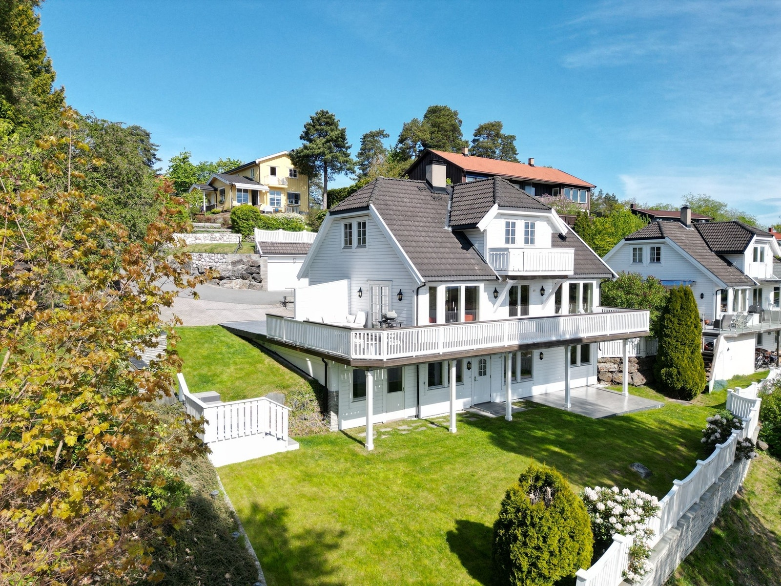 Solrik beliggenhet. Galleribilde
