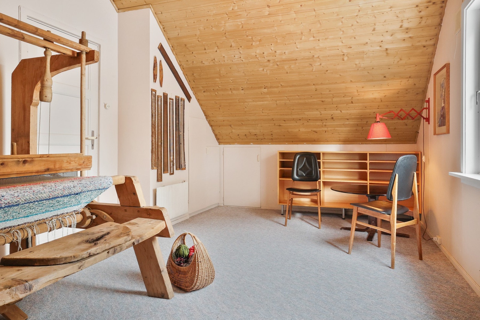 Soverom to på loftet er også av god størrelse med innebygd garderobeskap. Galleribilde