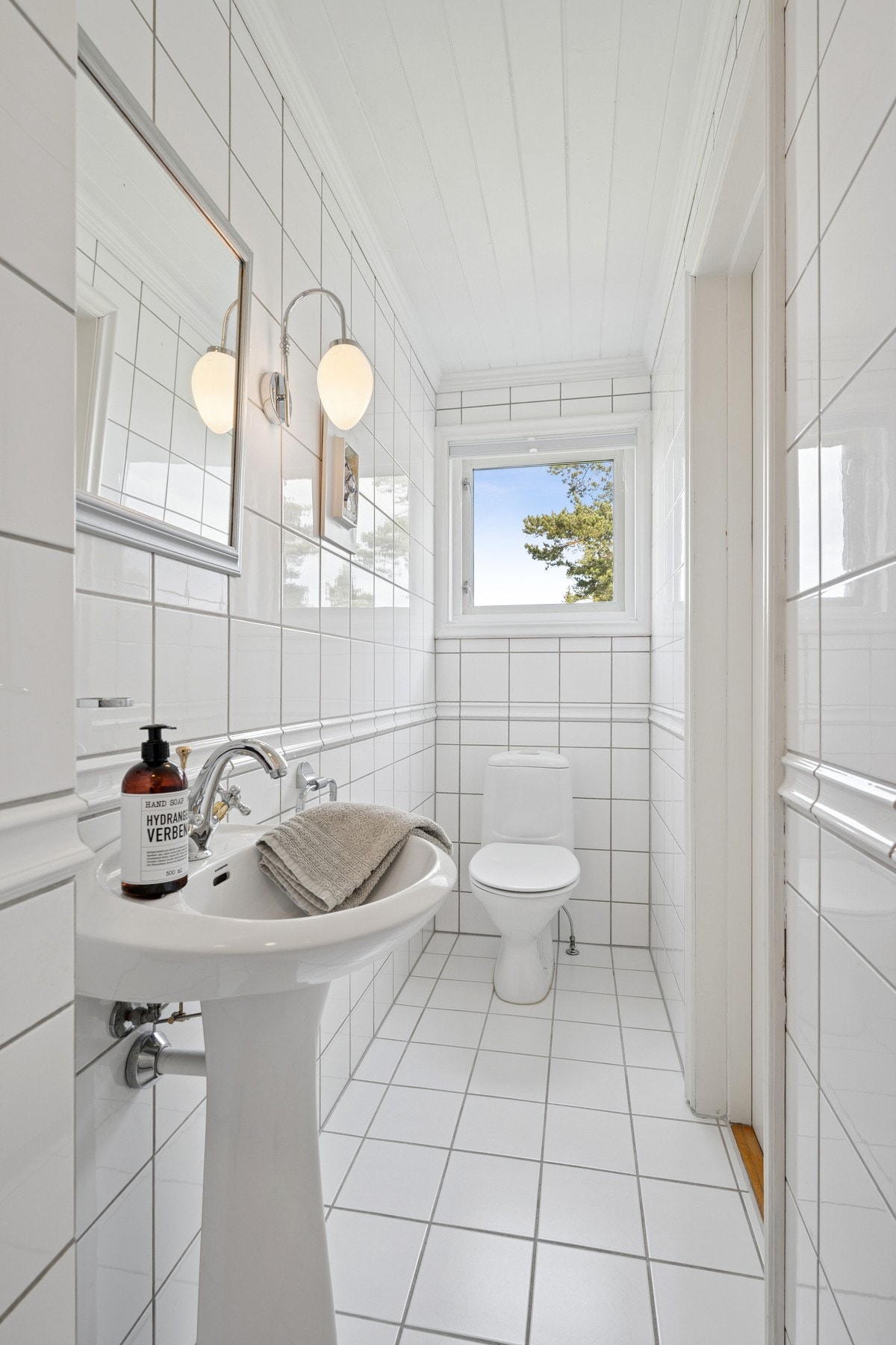 Det er 2 bad i 2. etg. og ett i 1. etg. Galleribilde