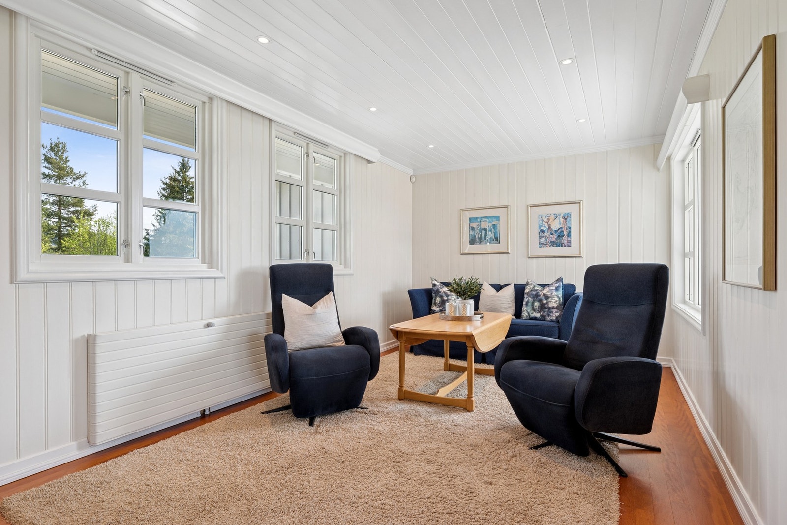 Fleksibelt rom med to skyvedører - perfekt som TV-stue, hjemmekontor eller ekstra soverom. Galleribilde