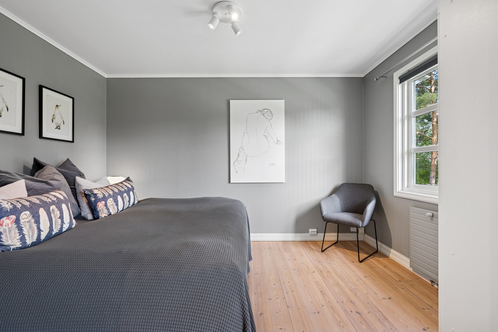 Soverommet har god plass til dobbeltseng og annet møblement. Galleribilde