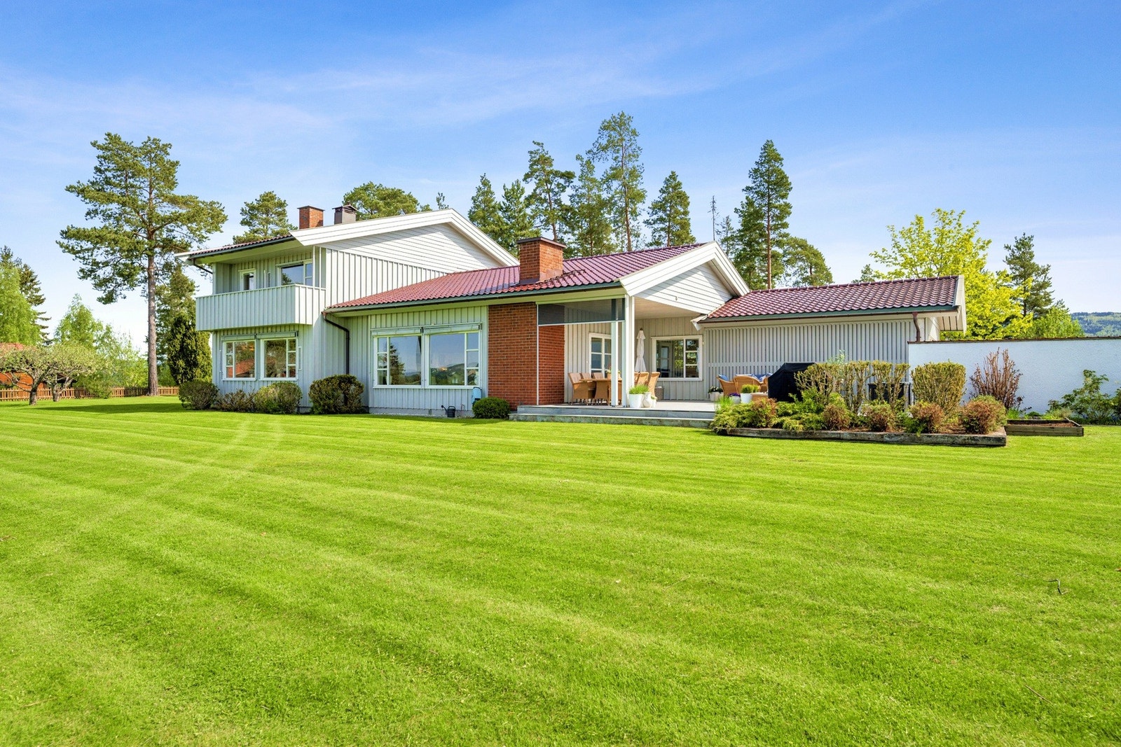 Cato Fegri v/Privatmegleren Hønefoss har gleden av å presentere fantastiske Slettveien 13! Galleribilde