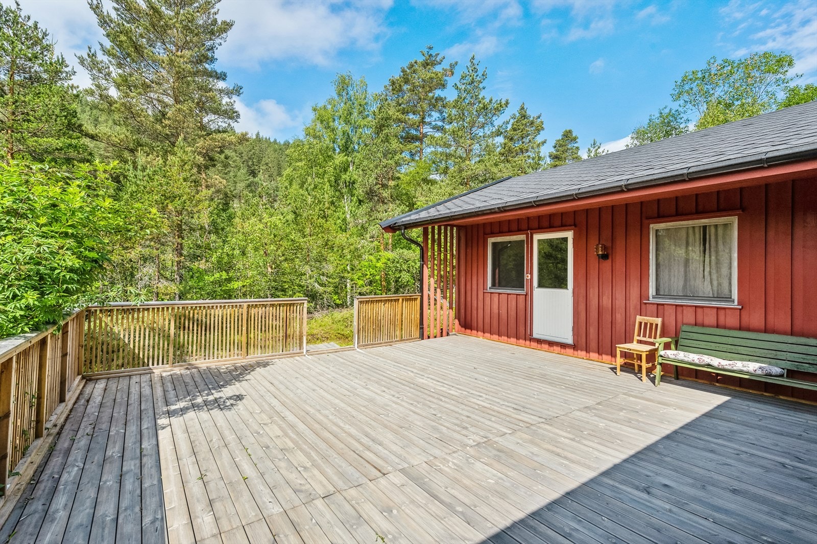 På verandaen er det god boltreplass for både store og små. Galleribilde