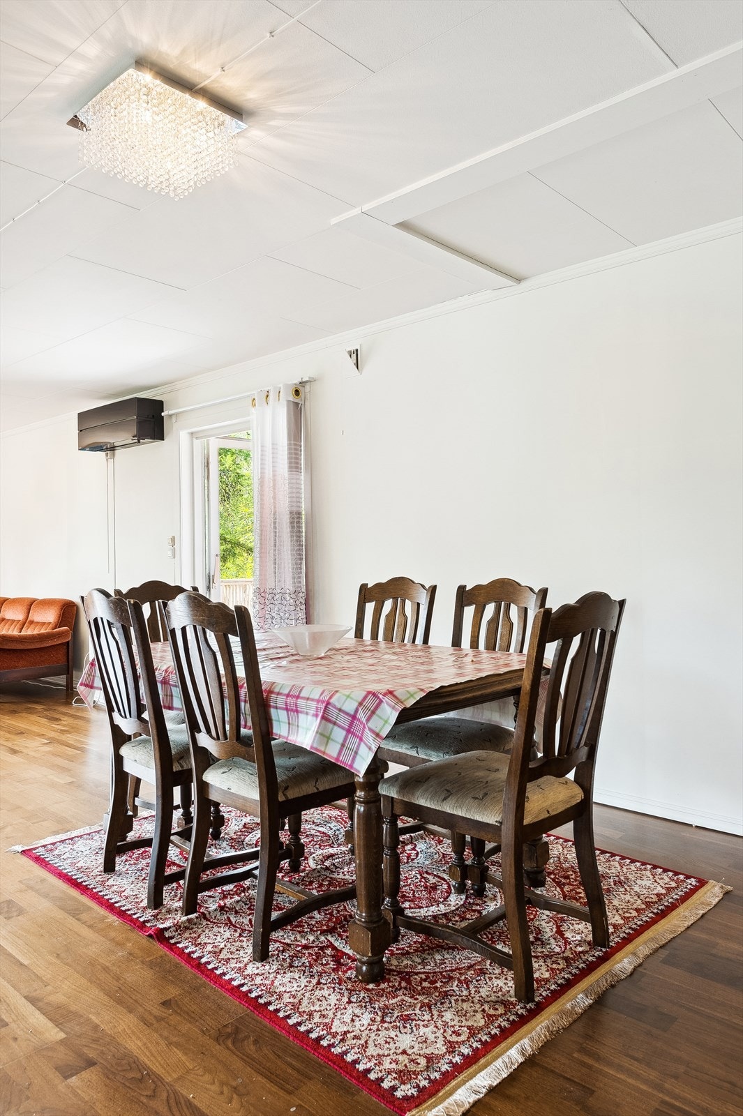 Hyggelig spisegruppe hvor du og din familie kan nyte et godt måltid. Galleribilde