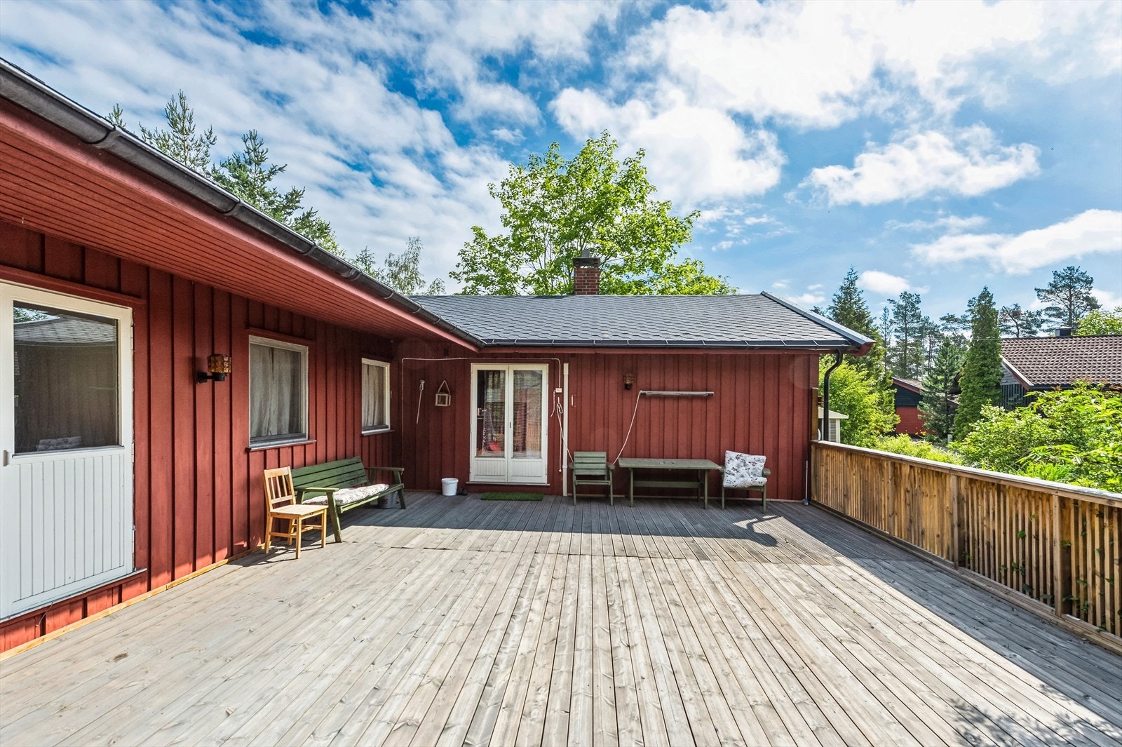 Stor og skjermet veranda på hele 53 m². Galleribilde