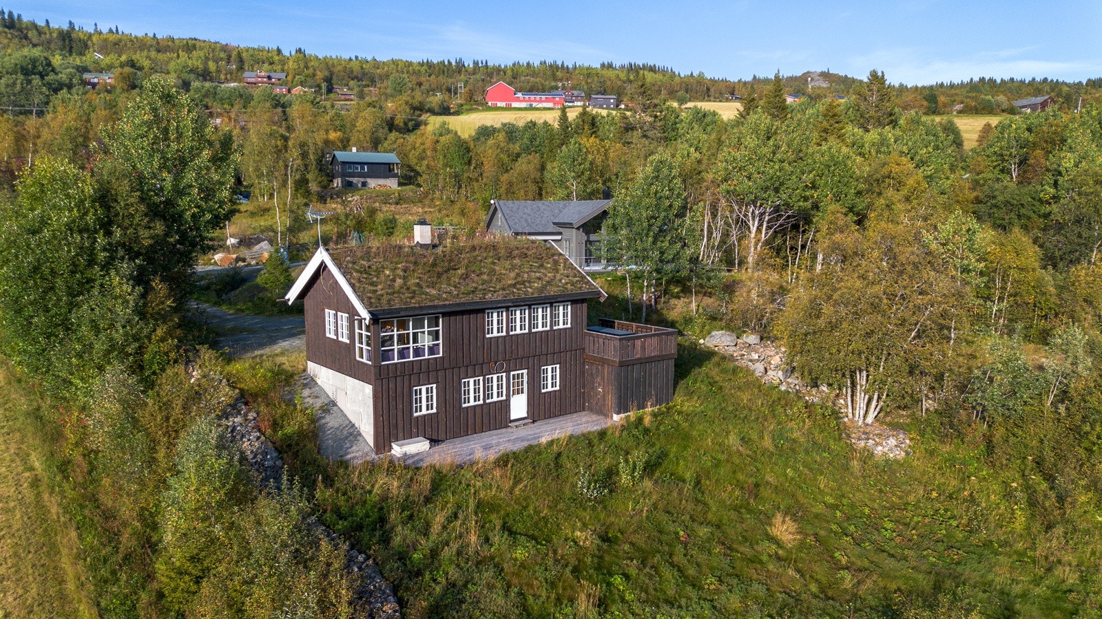 Eiendomsmegler Ida Follinglo presenterer eiendommen 'Slettero' i fjellbygda Beito Galleribilde