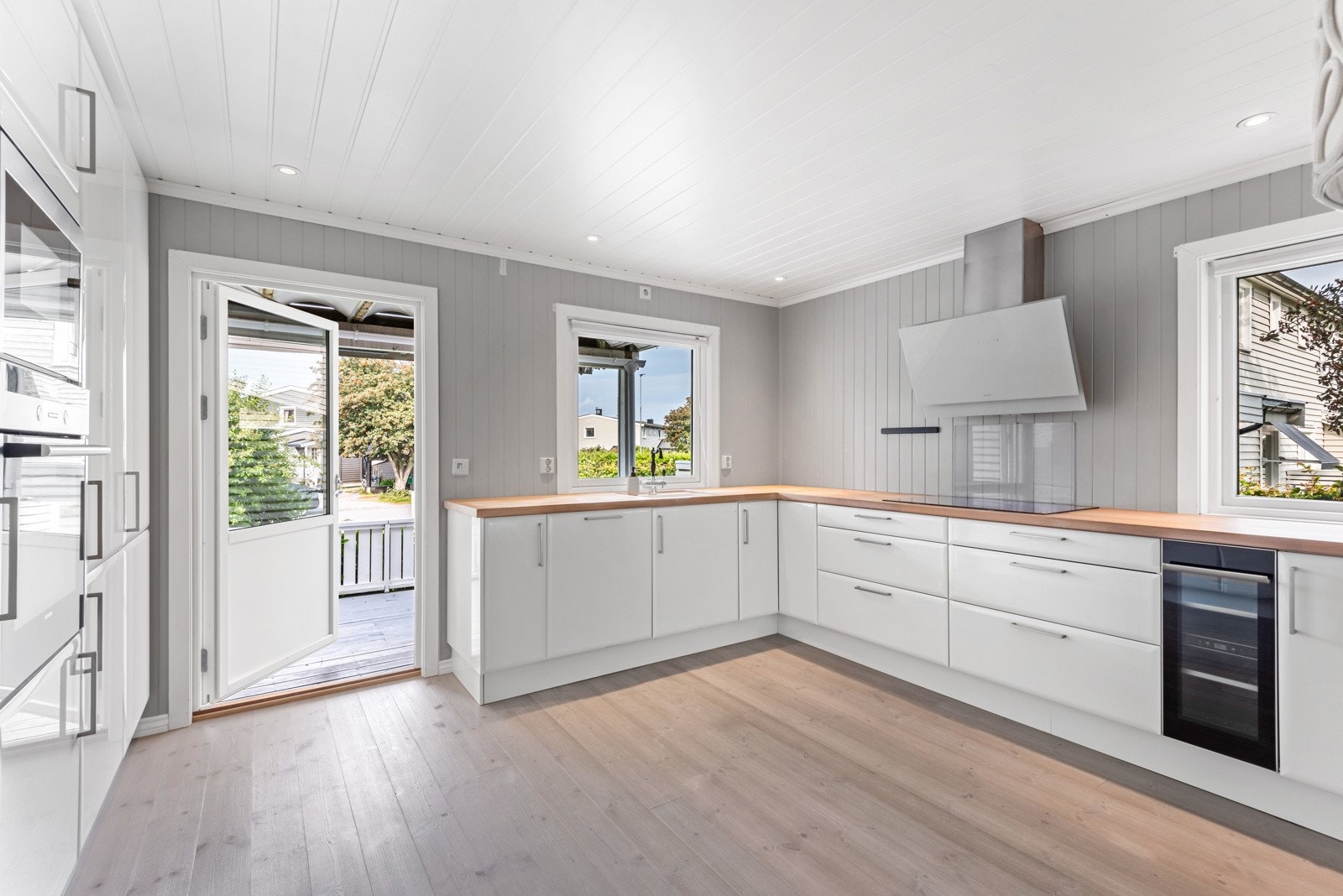 Fra kjøkkenet er det utgang til vestvendt terrass Galleribilde