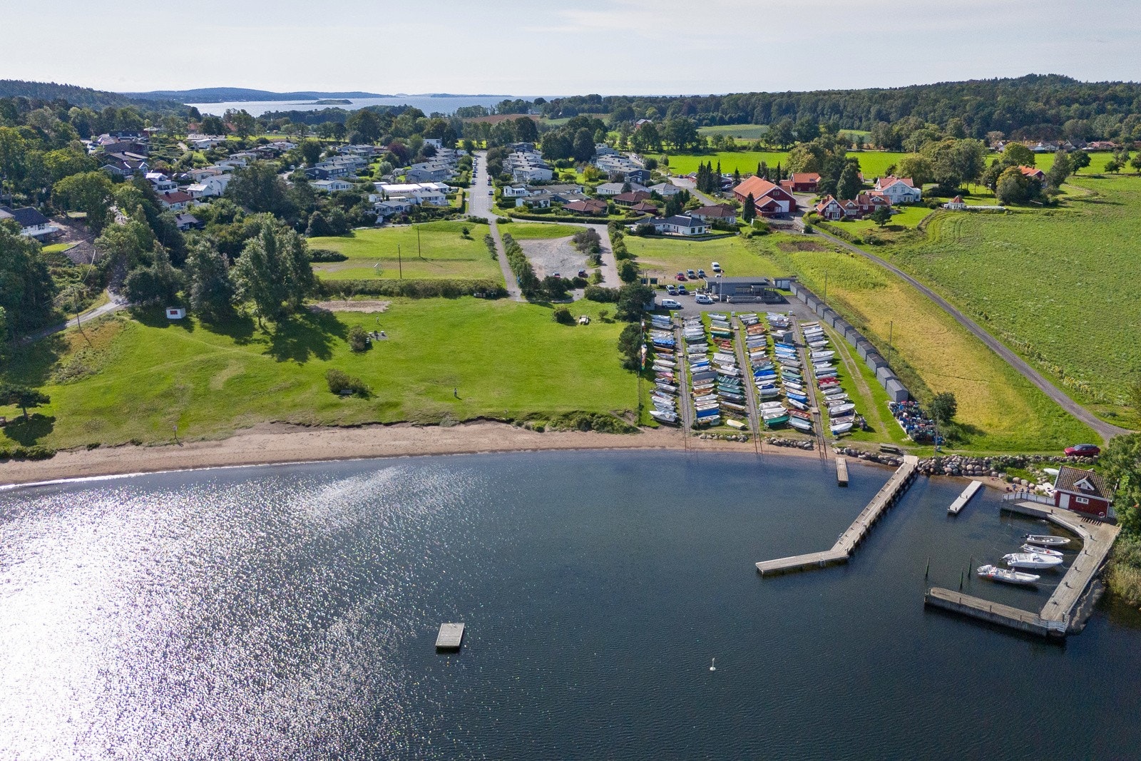 Tronvikstranda kun en rusletur unna. Galleribilde