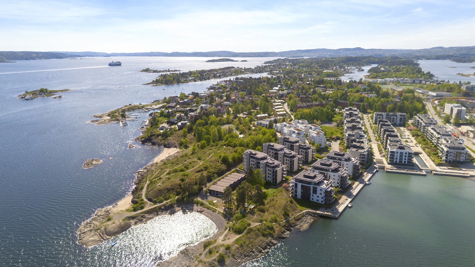 Fra leiligheten er det spektakulær utsikt mot vest, sjøen, innseilingen i Oslofjorden og området for øvrig. Galleribilde