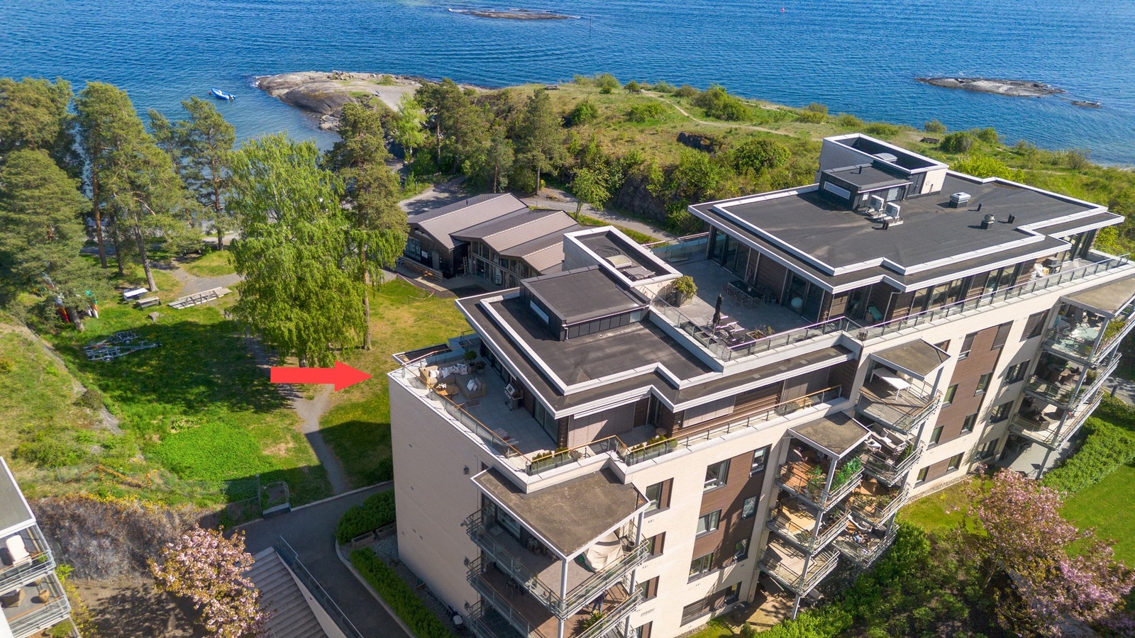 Fantastisk intern beliggenhet i byggets 5.etasje med heisadkomst. Galleribilde