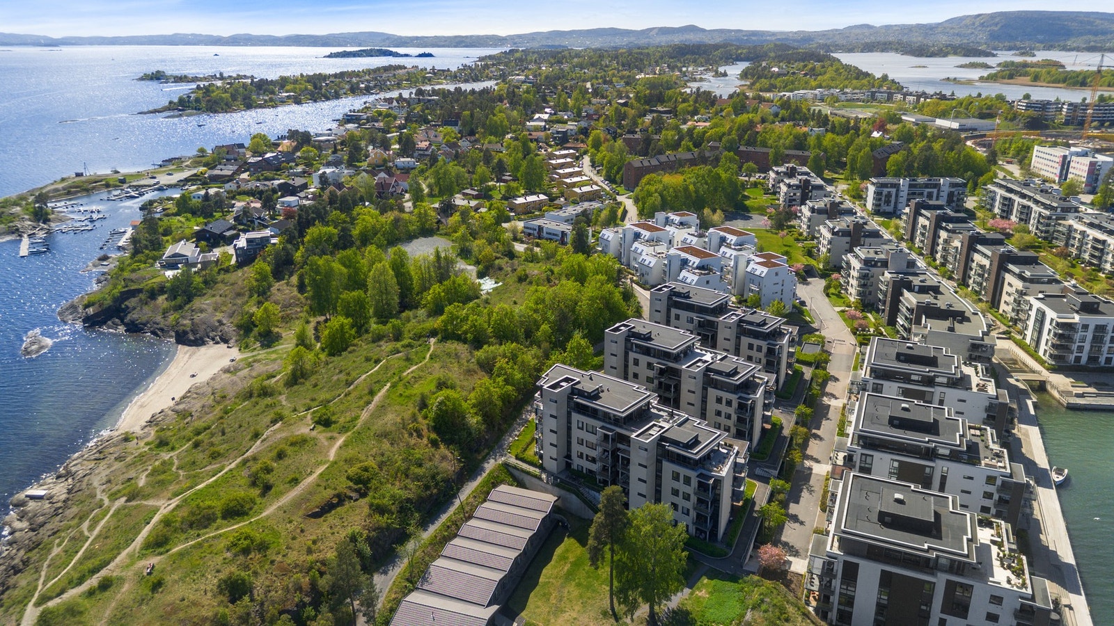 Her får du moderne bokvalitet med flotte rekreasjonsområder, badestrand, fine svaberg og brygge som nærmeste nabo. Galleribilde