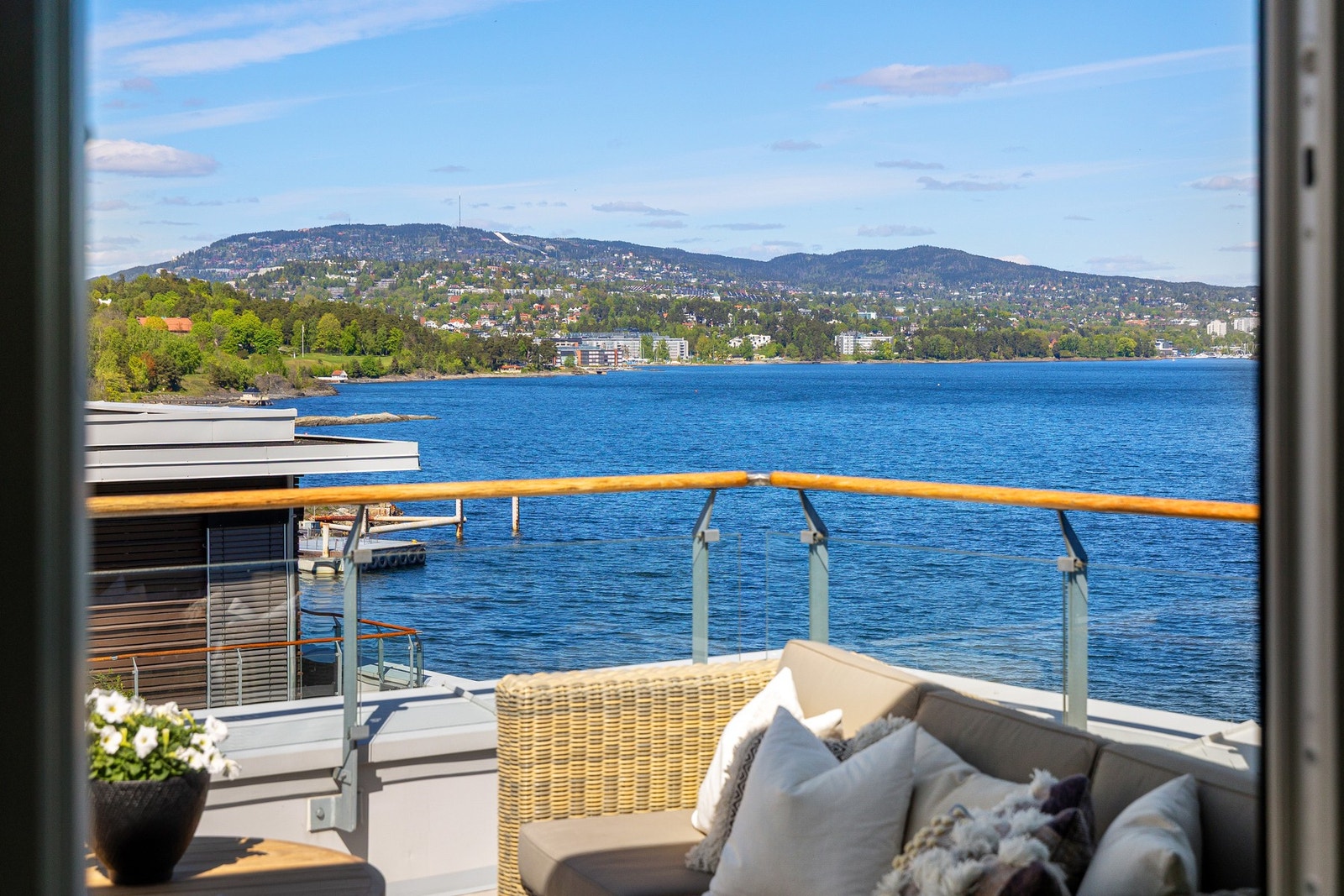 Sjønære og idylliske omgivelser. Galleribilde