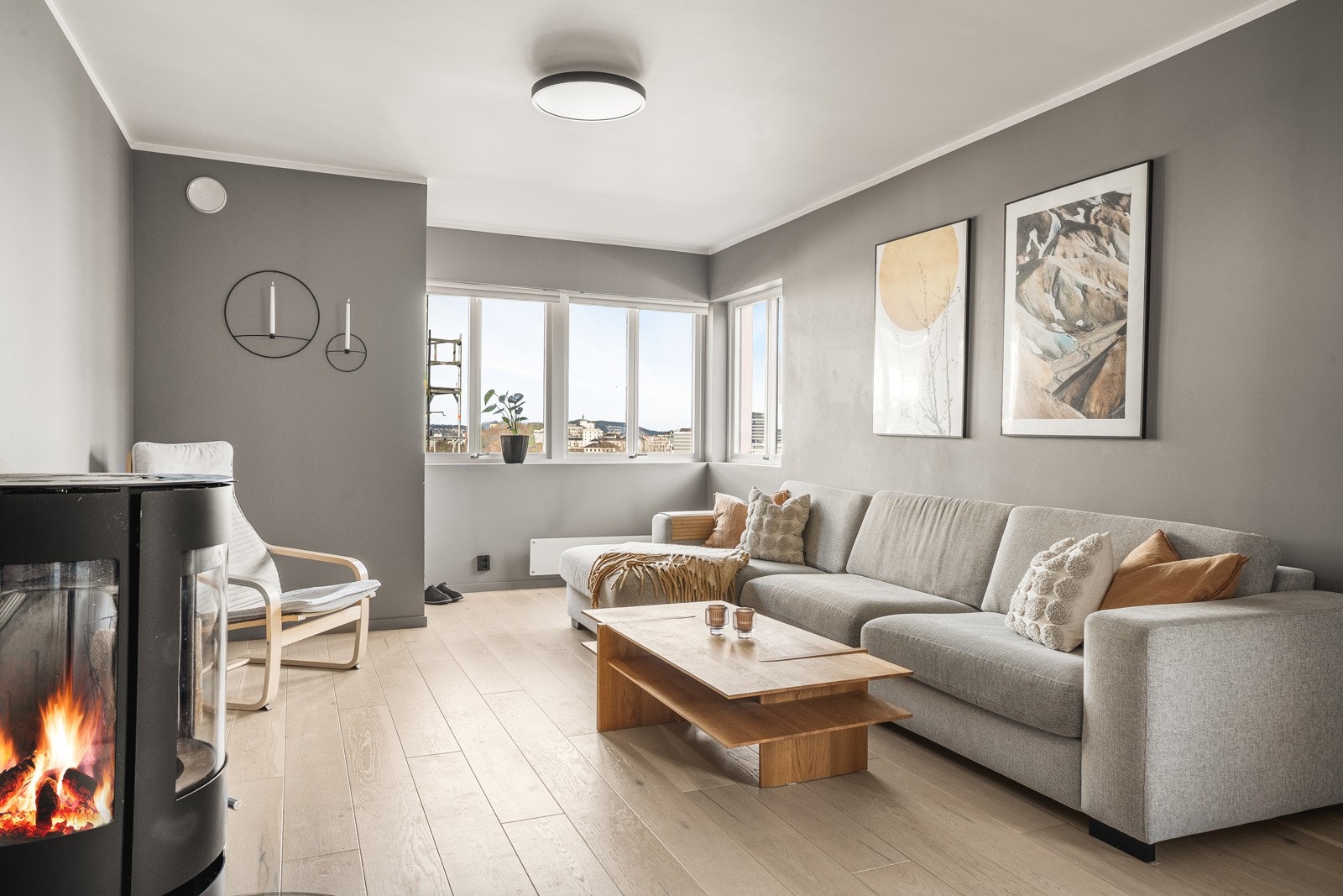 Peisovnen skaper en trivelig atmosfære og holder deg varm og god gjennom kalde høst- og vinterdager. Galleribilde