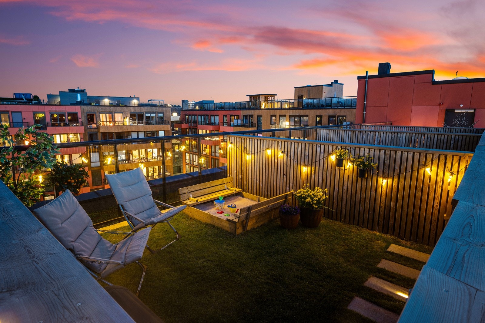 Det er svært sjeldent å kunne dyrke i egen hage på taket i et nytt boligprosjekt Galleribilde