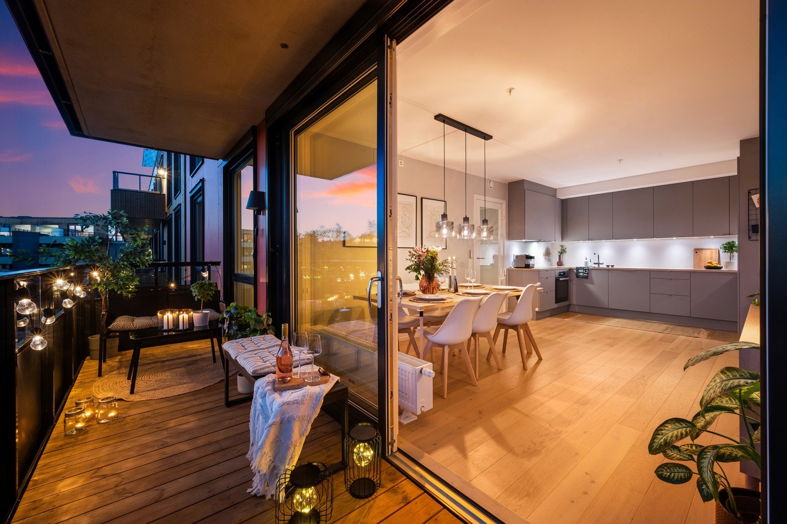 Fra spisestuen er det også utgang til balkongen Galleribilde