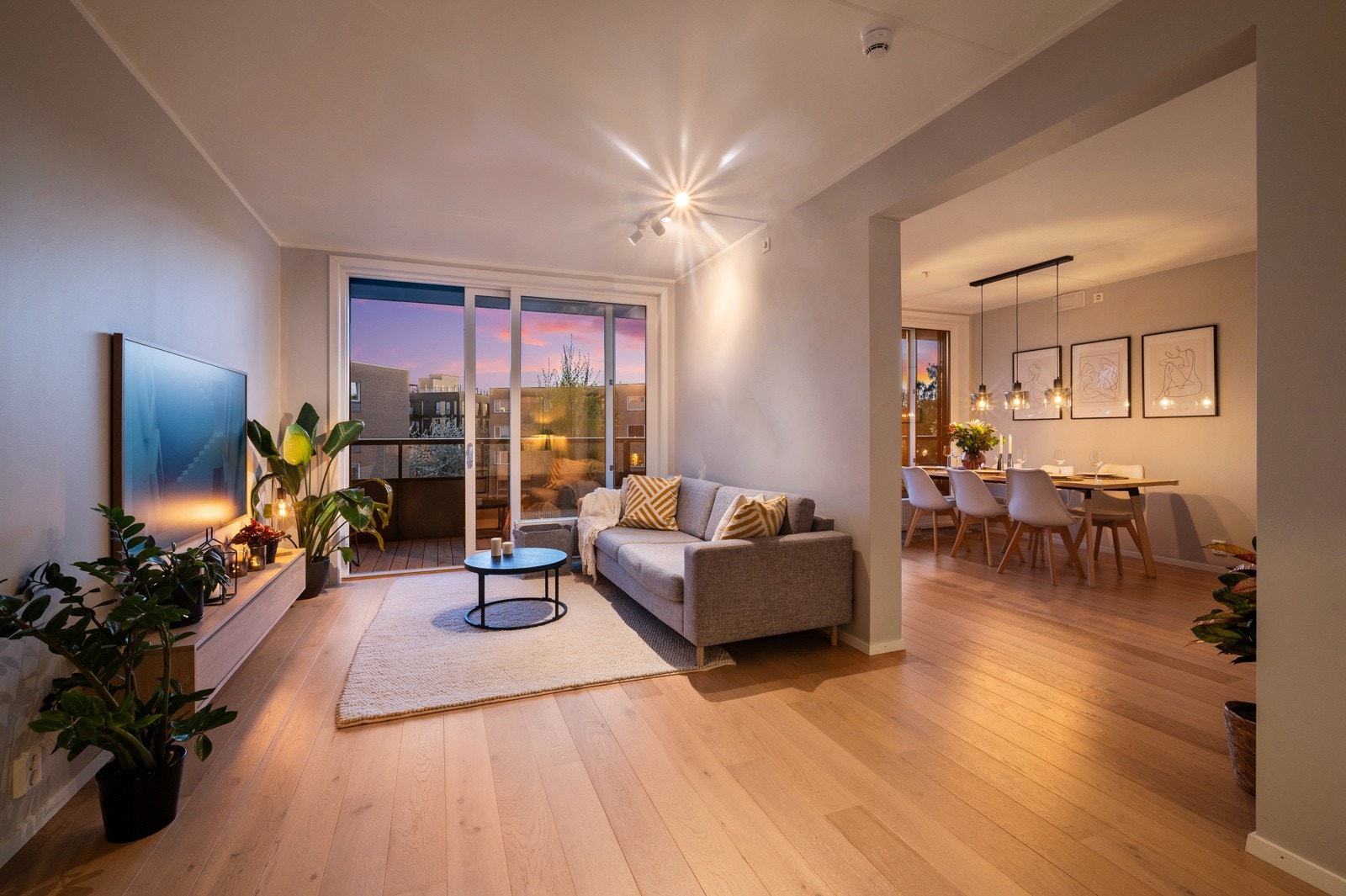 Kveldsstemning i stuen Galleribilde