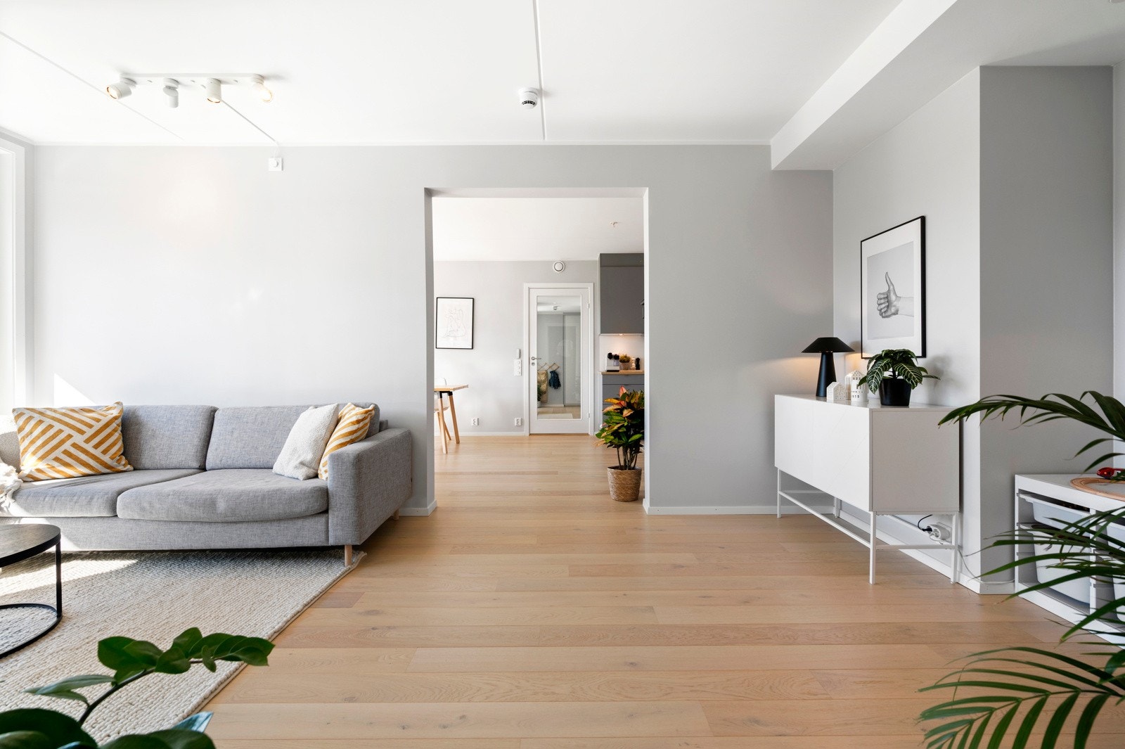 Fra stuen kommer du til kjøkken/ spisestue Galleribilde