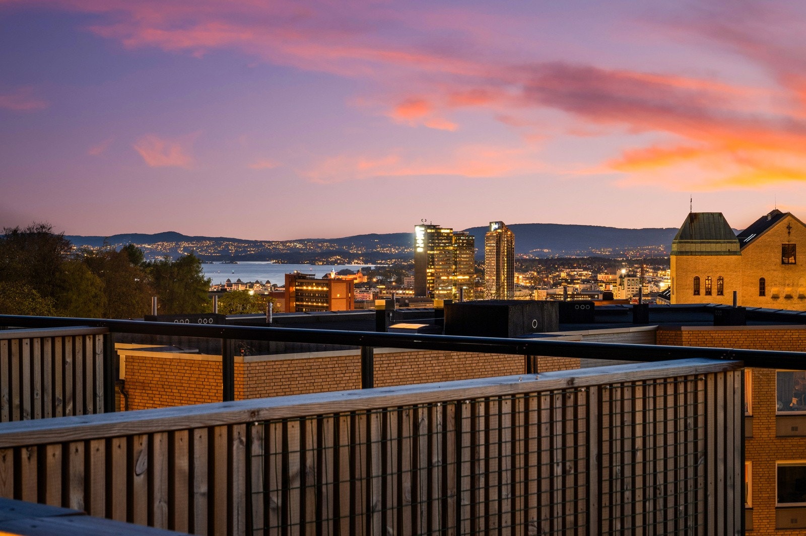 Fin utsikt også fra takparsellen Galleribilde