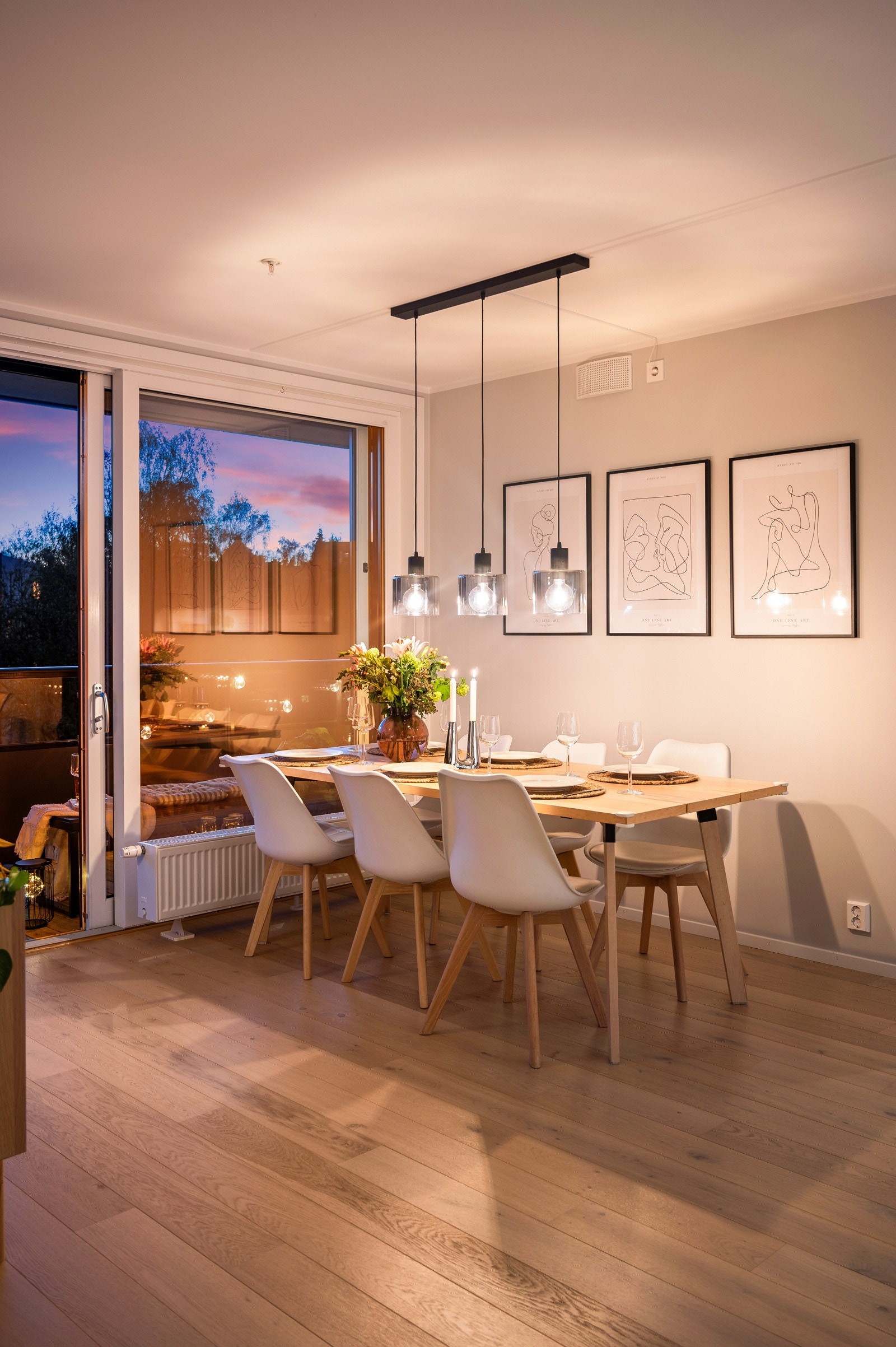 Kveldsstemning i spisestuen Galleribilde