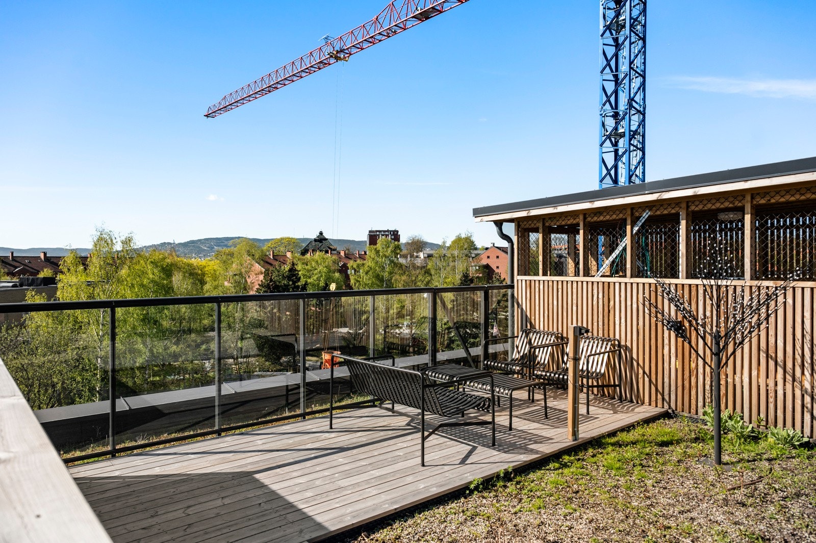 Takterrassen byr på sol hele dagen og fantastisk utsikt Galleribilde