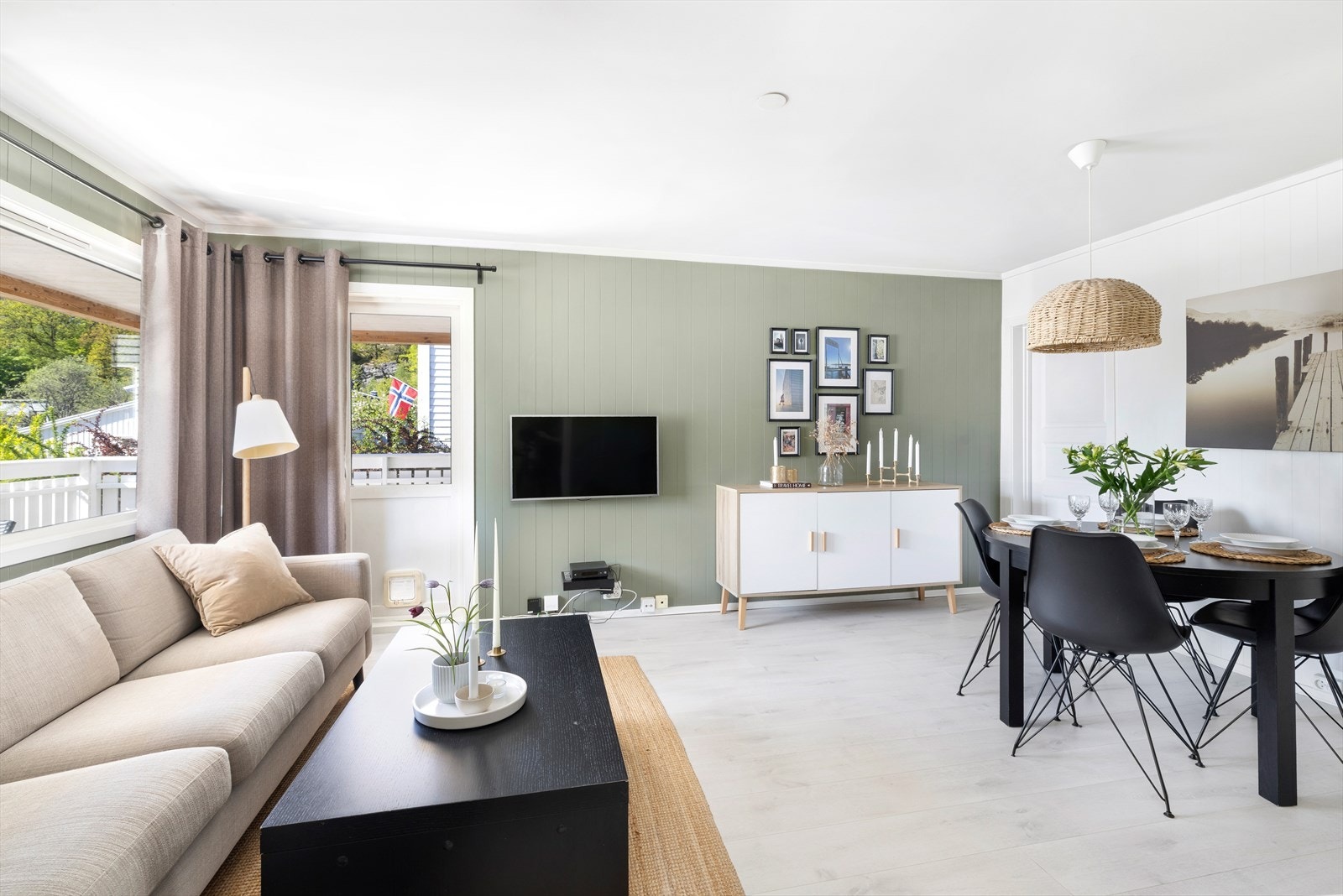 God plass til både sofagruppe og spisebord. Galleribilde