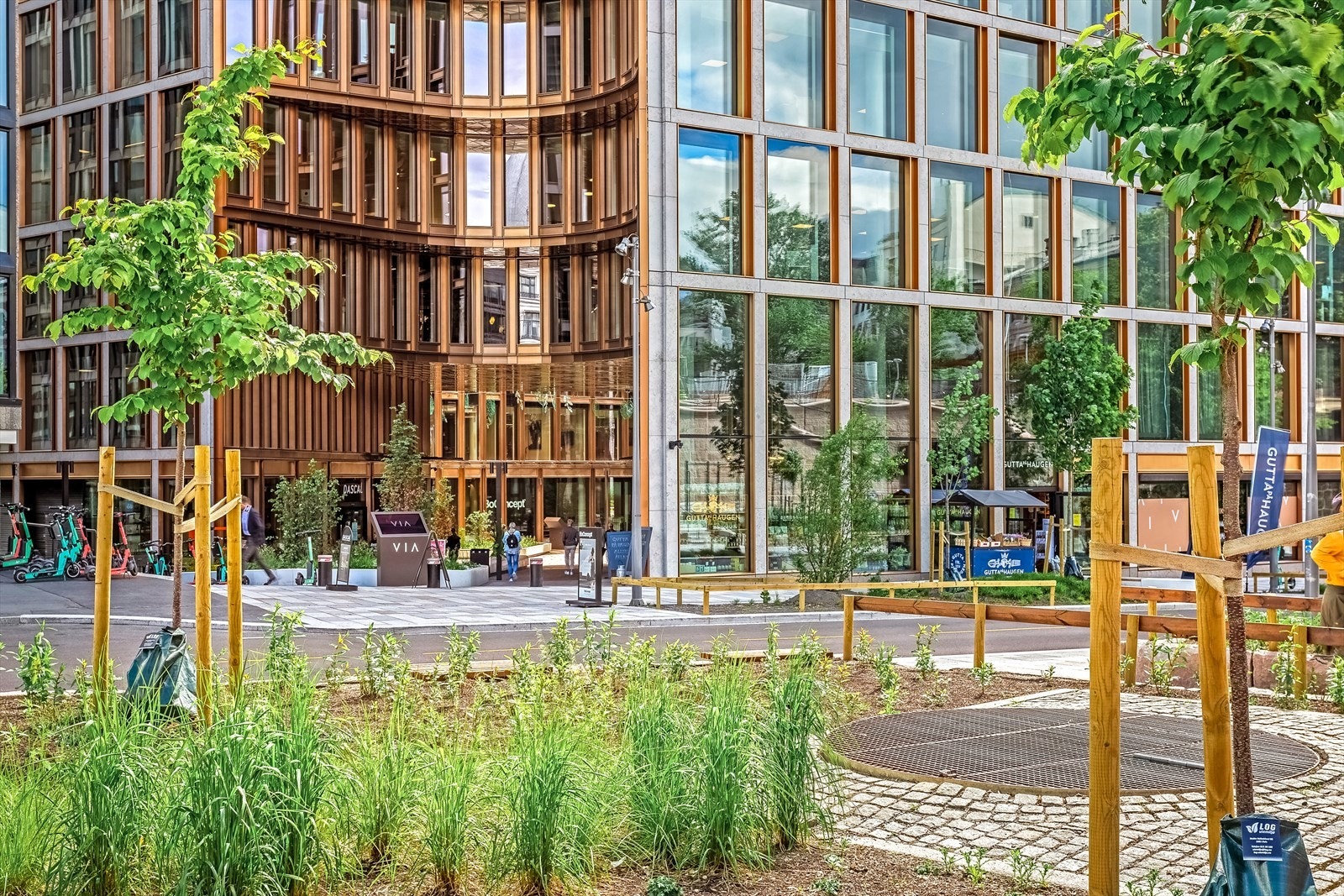 Nærsenteret VIA Vika ligger i umiddelbar nærhet og tilbyr gode servicetilbud Galleribilde