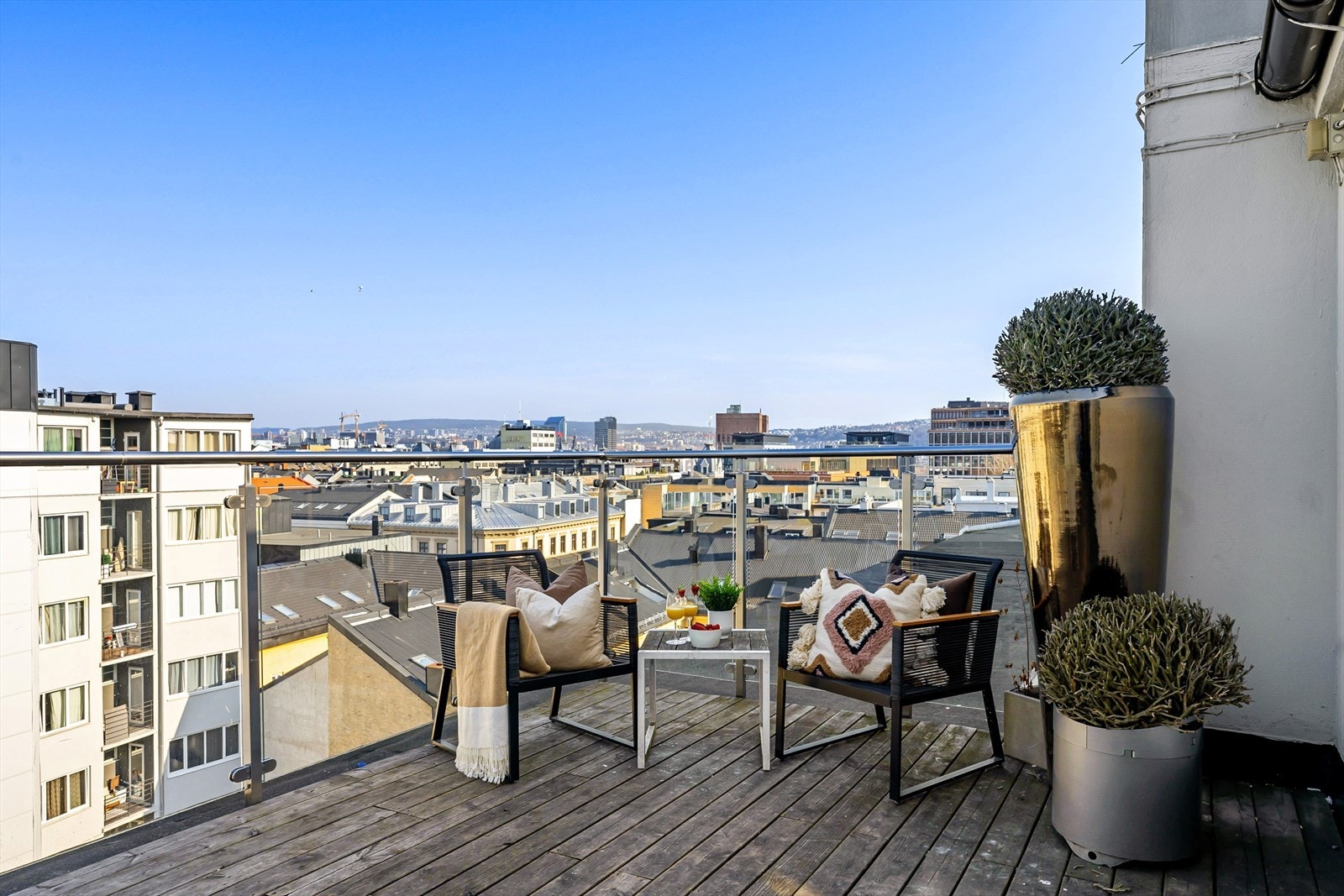 Flott felles takterrasse med møblement Galleribilde