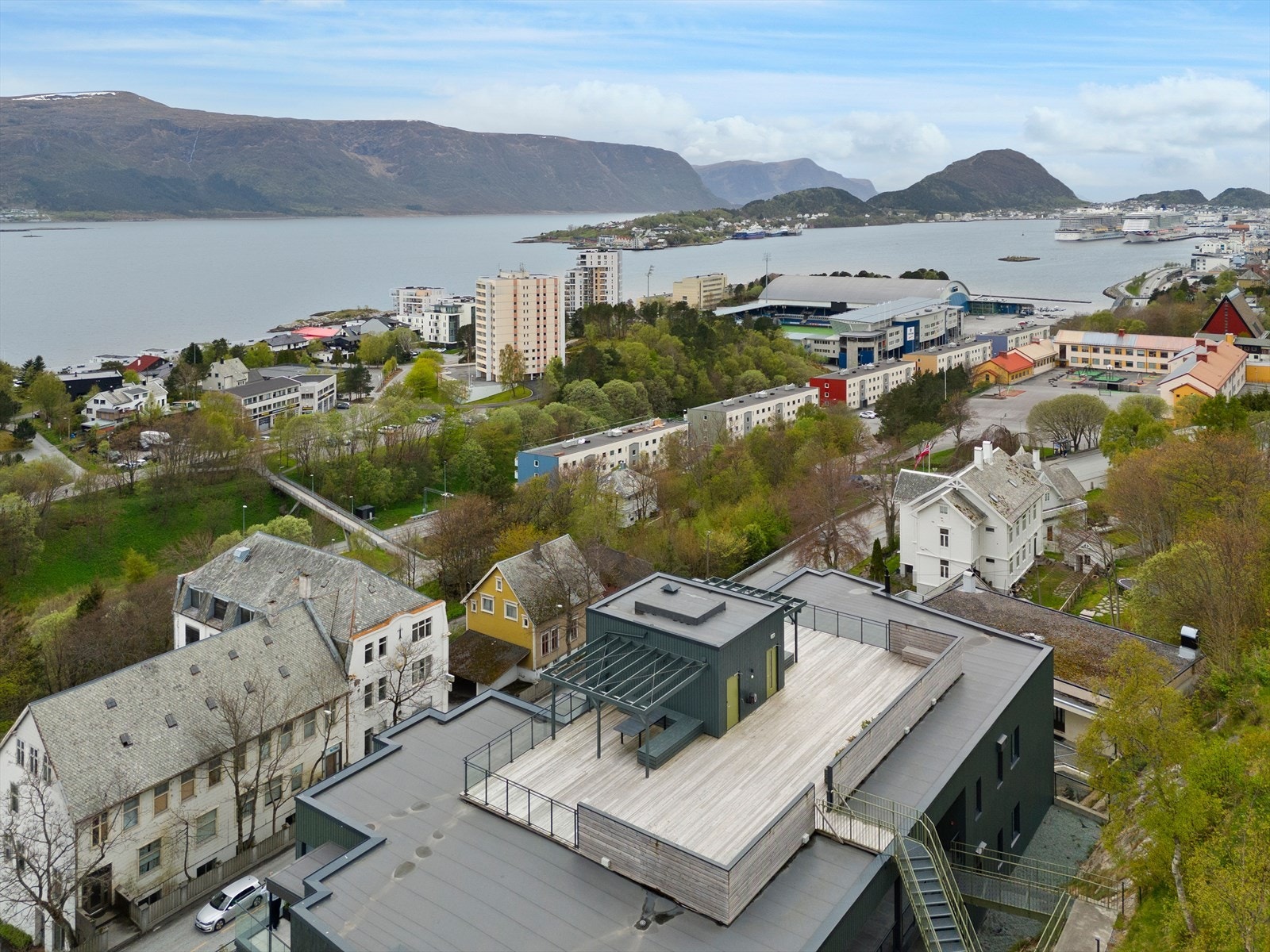 En av byens fineste takterrasser. Ufattelig fin utsikt og gode solforhold herfra Galleribilde
