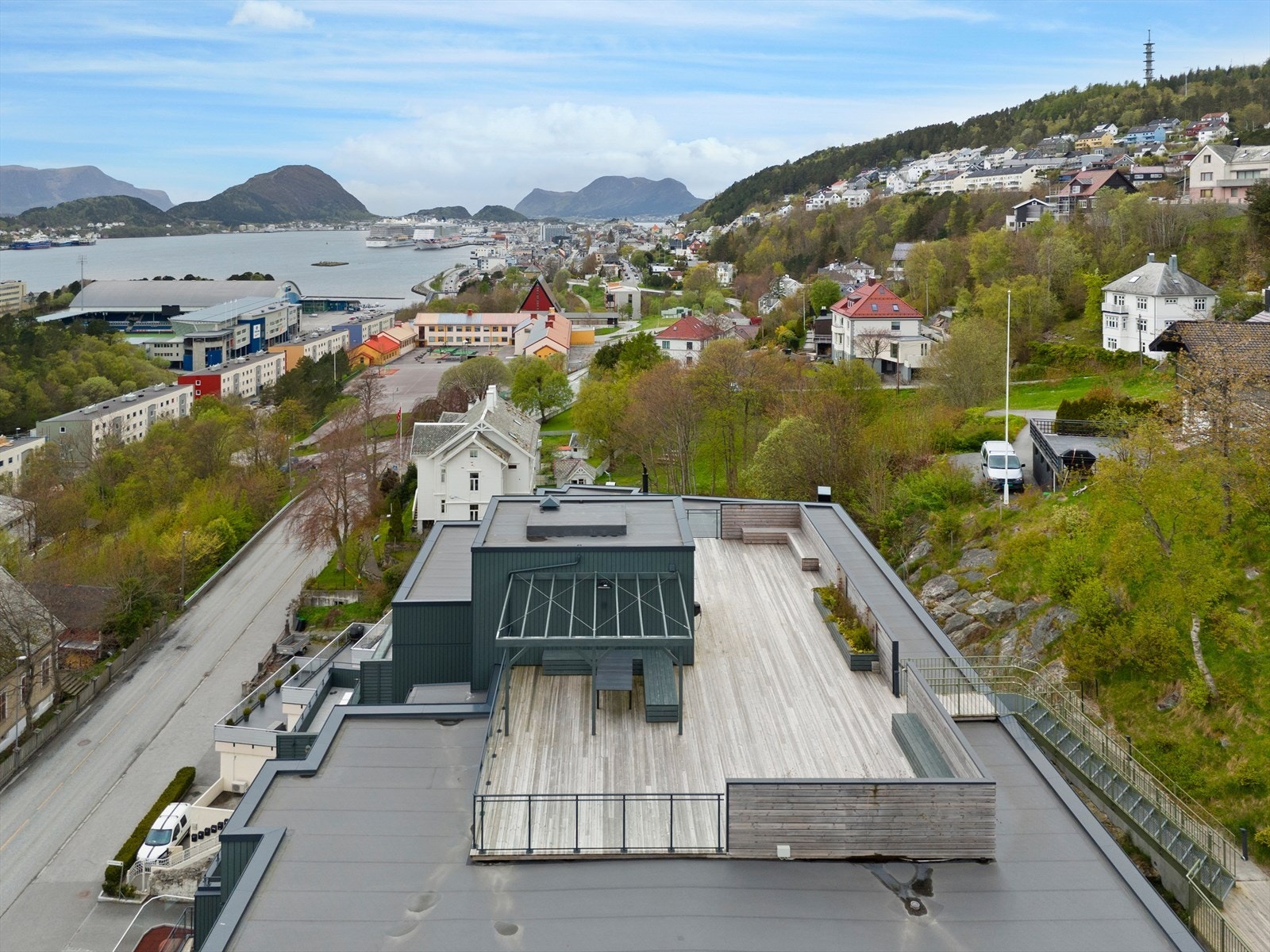 Kort avstand til Ålesund sentrum enten til fots eller på sykkel. Galleribilde