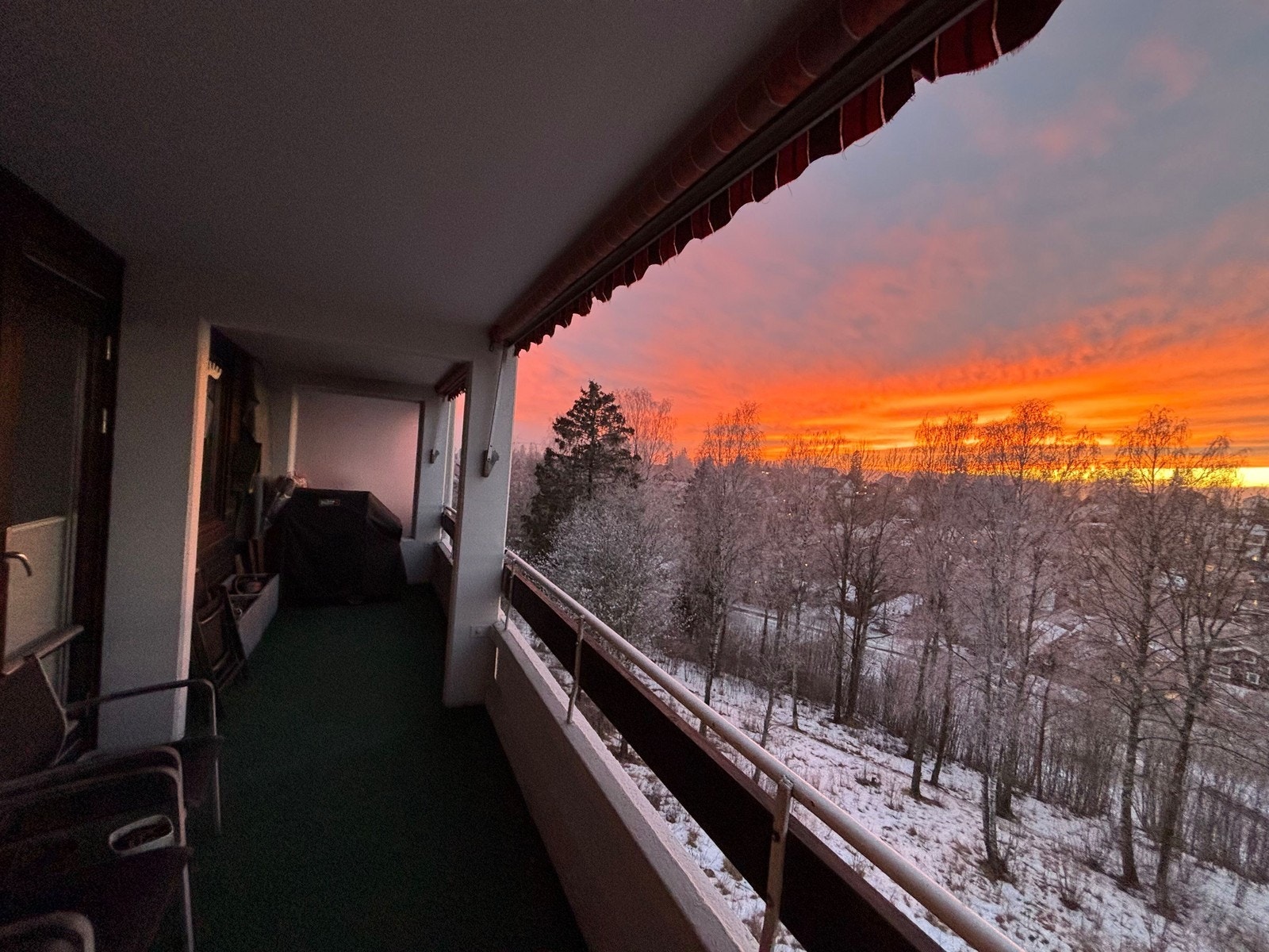 Balkong med mye plass og utsikt Galleribilde