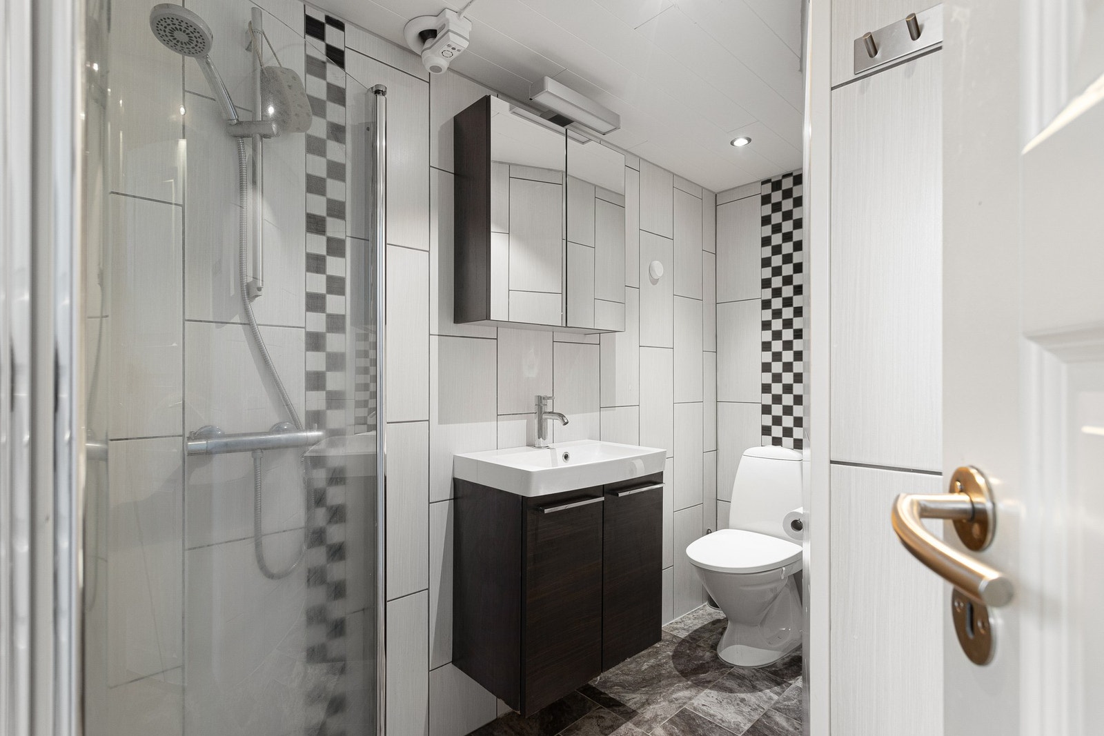 Det er felles vaskeri i kjelleren med opplegg for egen vaskemaskin. Galleribilde