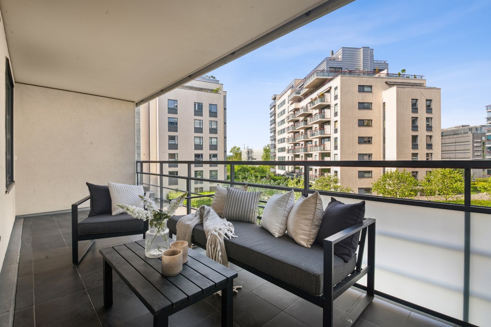 Her kan solen nytes i rolige omgivelser. Galleribilde