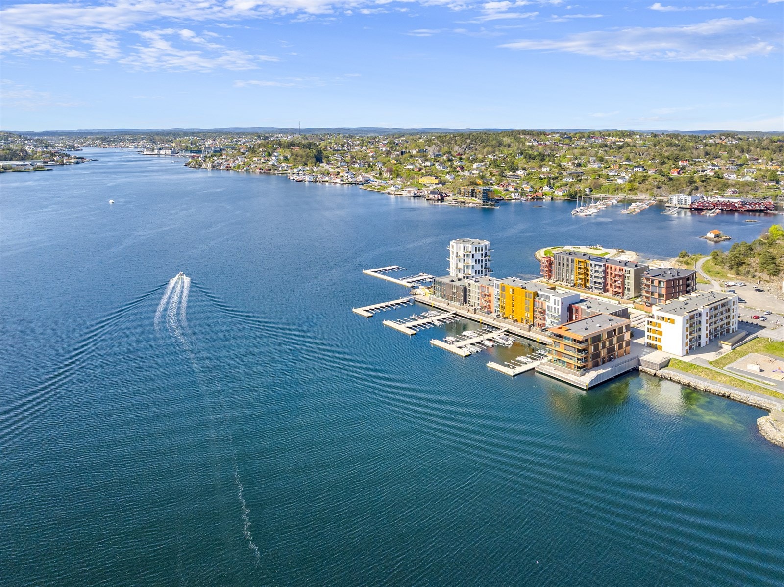 Spektakulær beliggenhet ved innseilingen til Arendal. Galleribilde