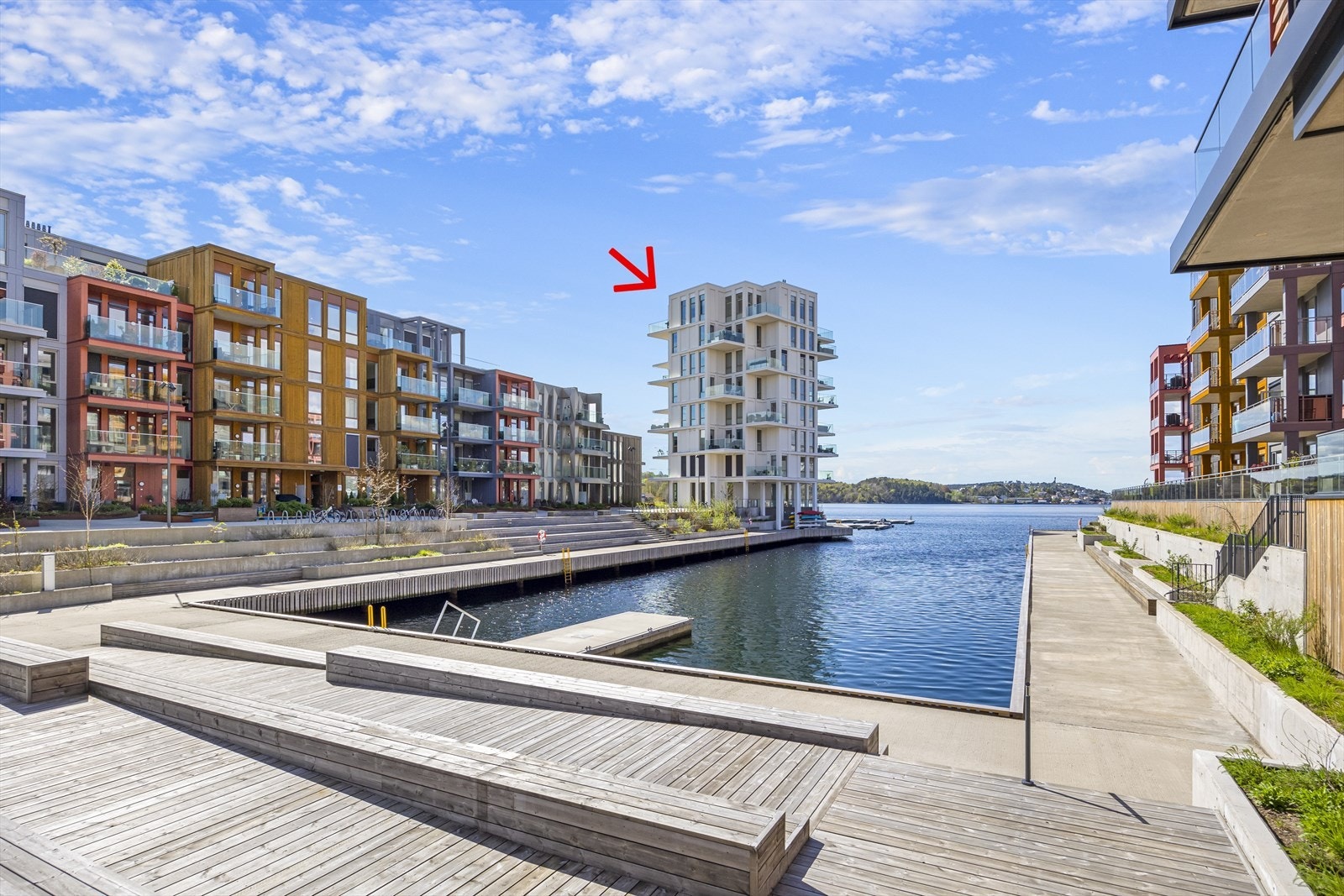 Spektakulær beliggenhet øverst og ytterst på piren ved "Lillepollen". Galleribilde