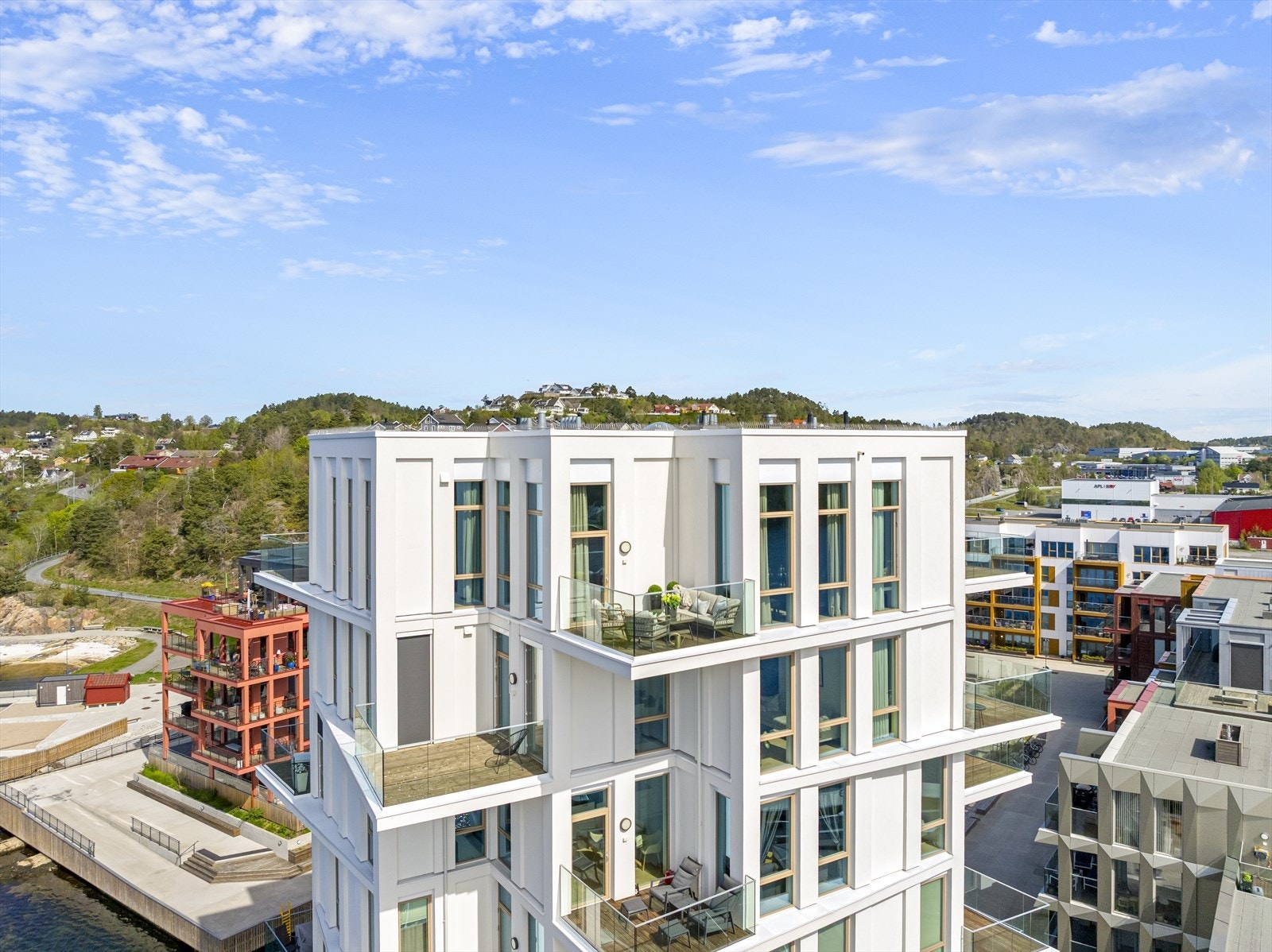 Gjennomgående leilighet i toppetasje - Ytterst mot Tromøysund. Galleribilde