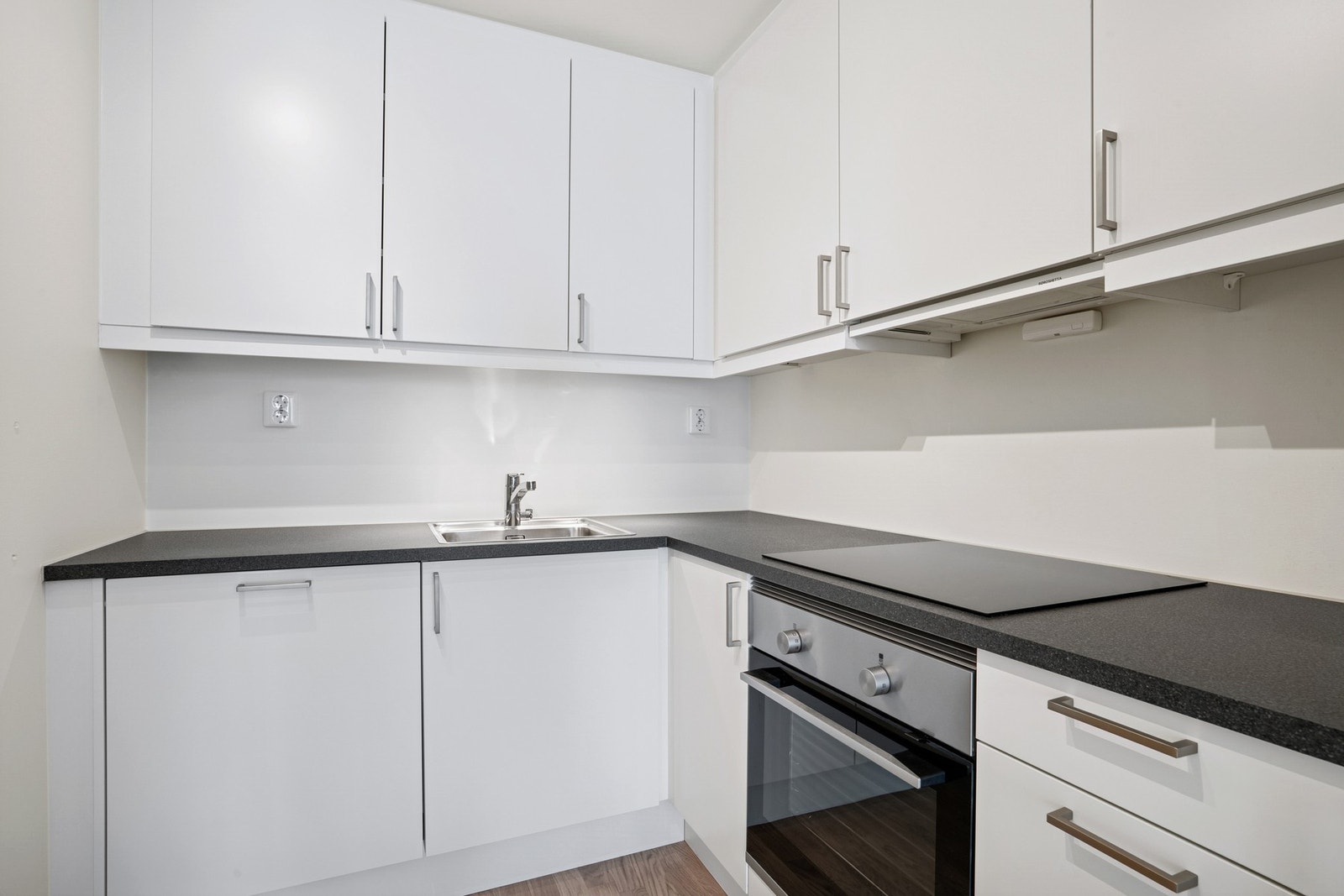 Her er det lagt til rette for integrerte hvitevarer og en effektiv arbeidsflyt. Galleribilde