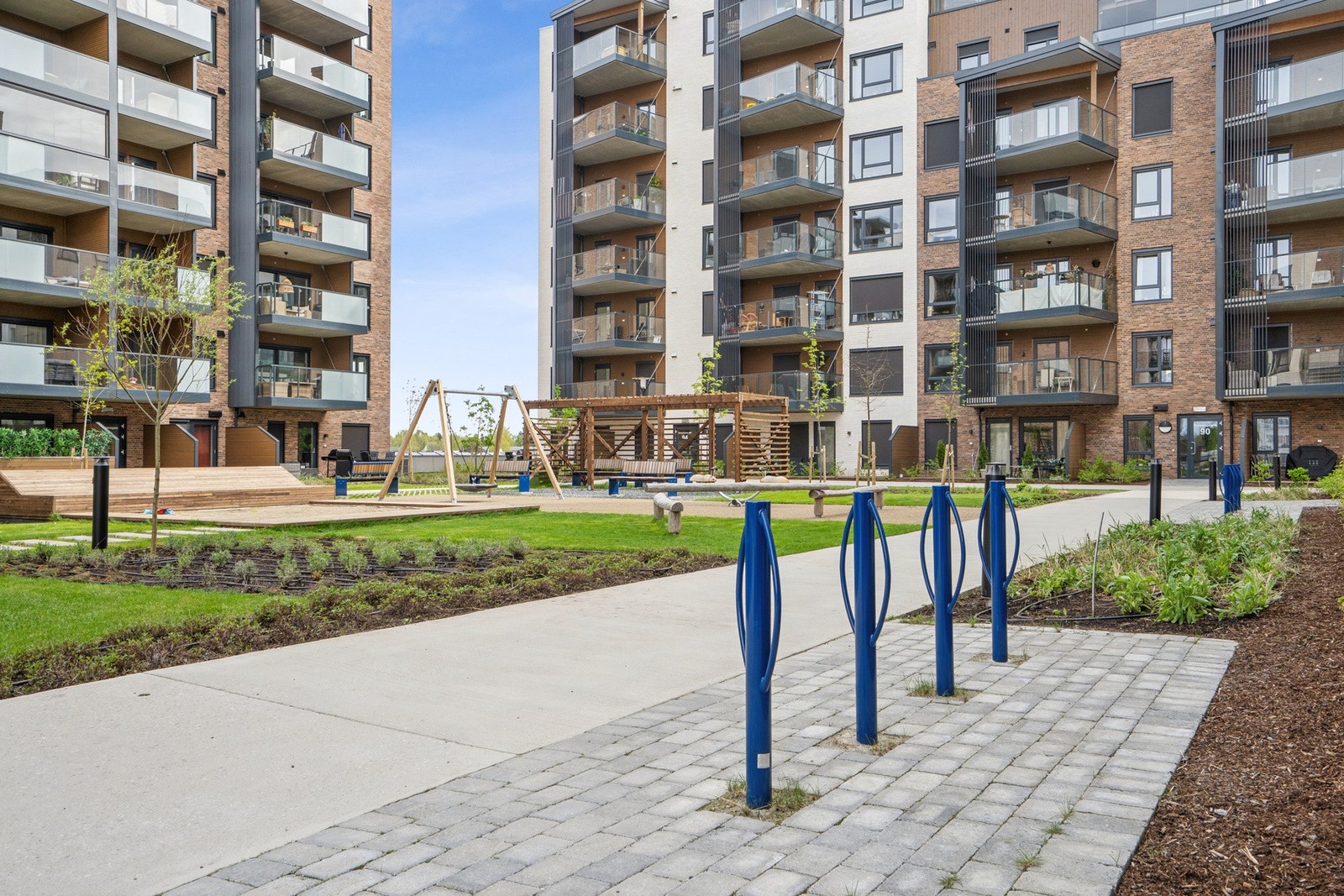 Sagabyen har alt du trenger i hverdagen. Her har du kort vei til Europris, Coop Extra, treningsstudio og Jaktia. Galleribilde