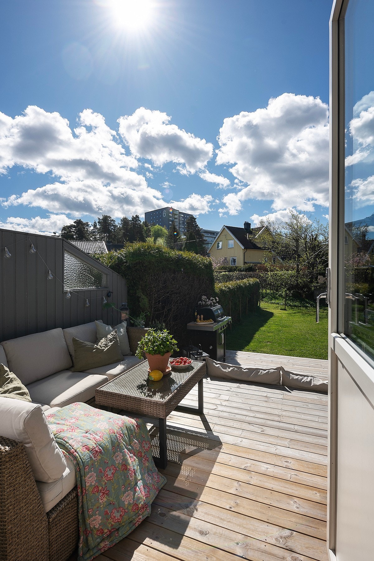 Fra spisestuen har du utgang til solrik terrasse på ca. 36m2 Galleribilde