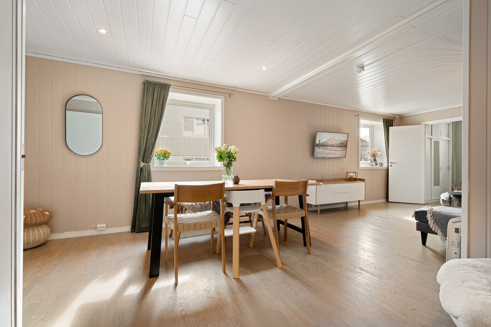 Belysning med spotlights i tak Galleribilde