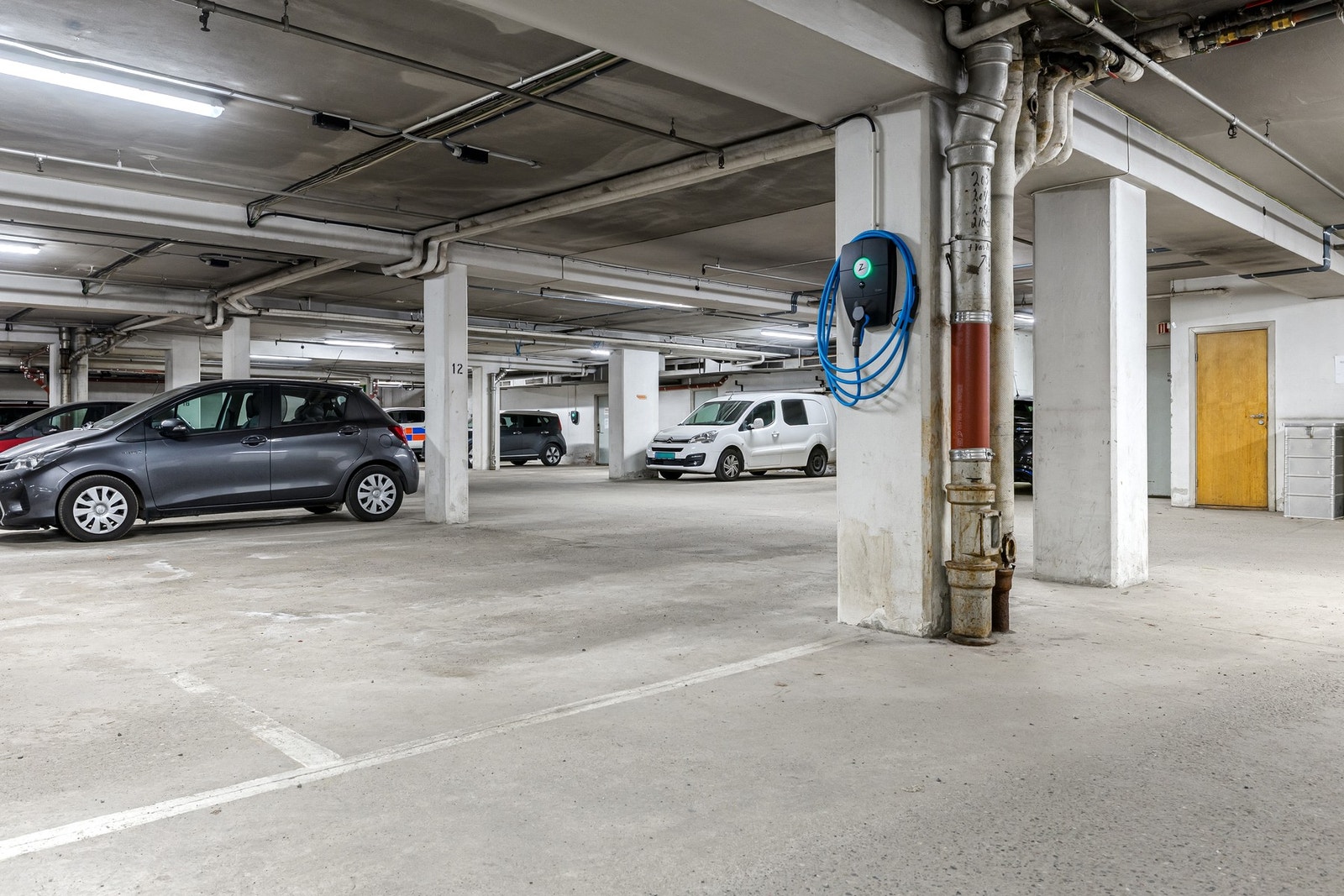 Det er heisadkomst både til leiligheten og garasjeplassen. Galleribilde