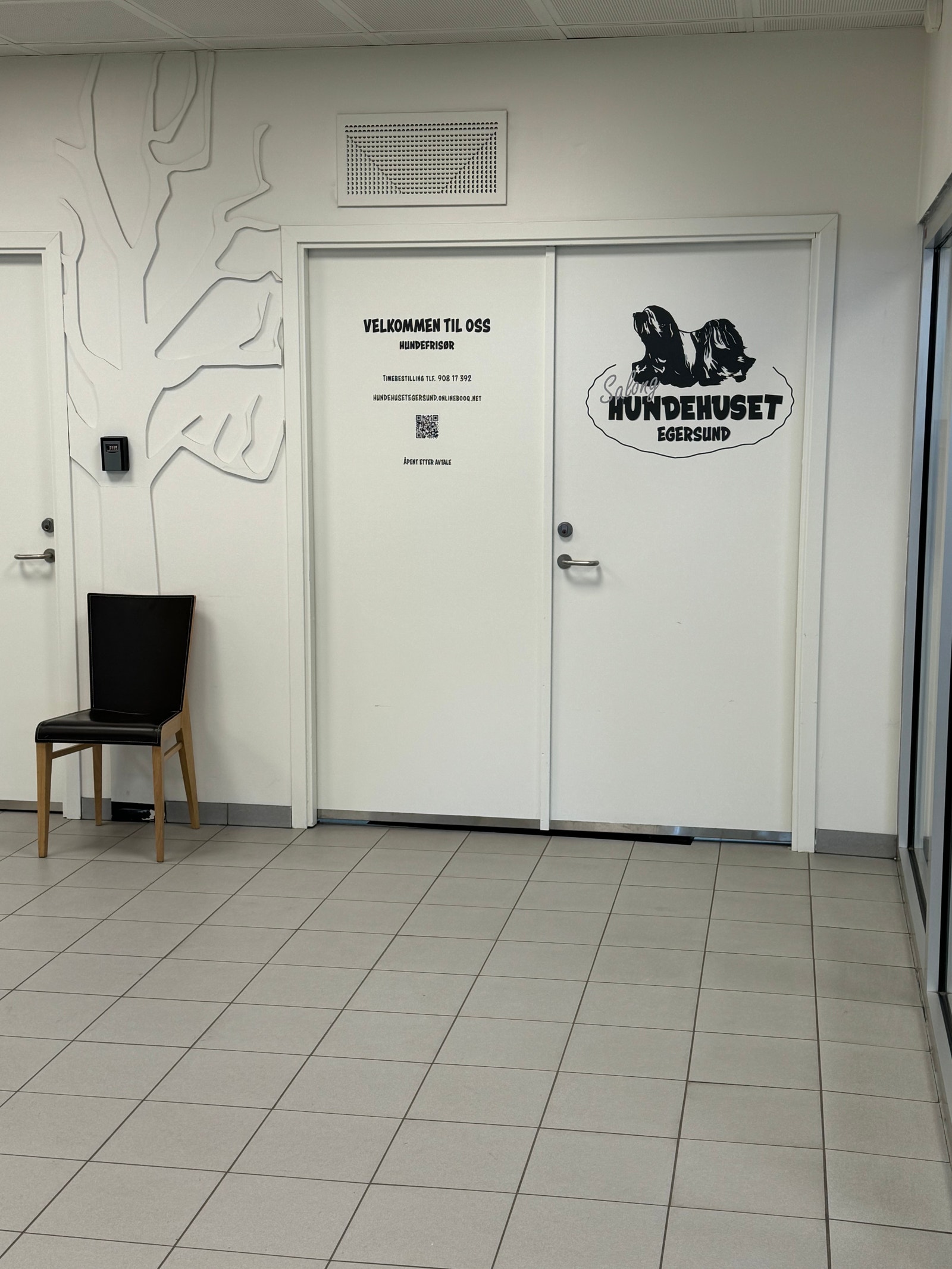 LEDIG! Hundehuset Egersund holdt til like ved utgang til parkeringsanlegget - dette arealet er også ledig. Galleribilde