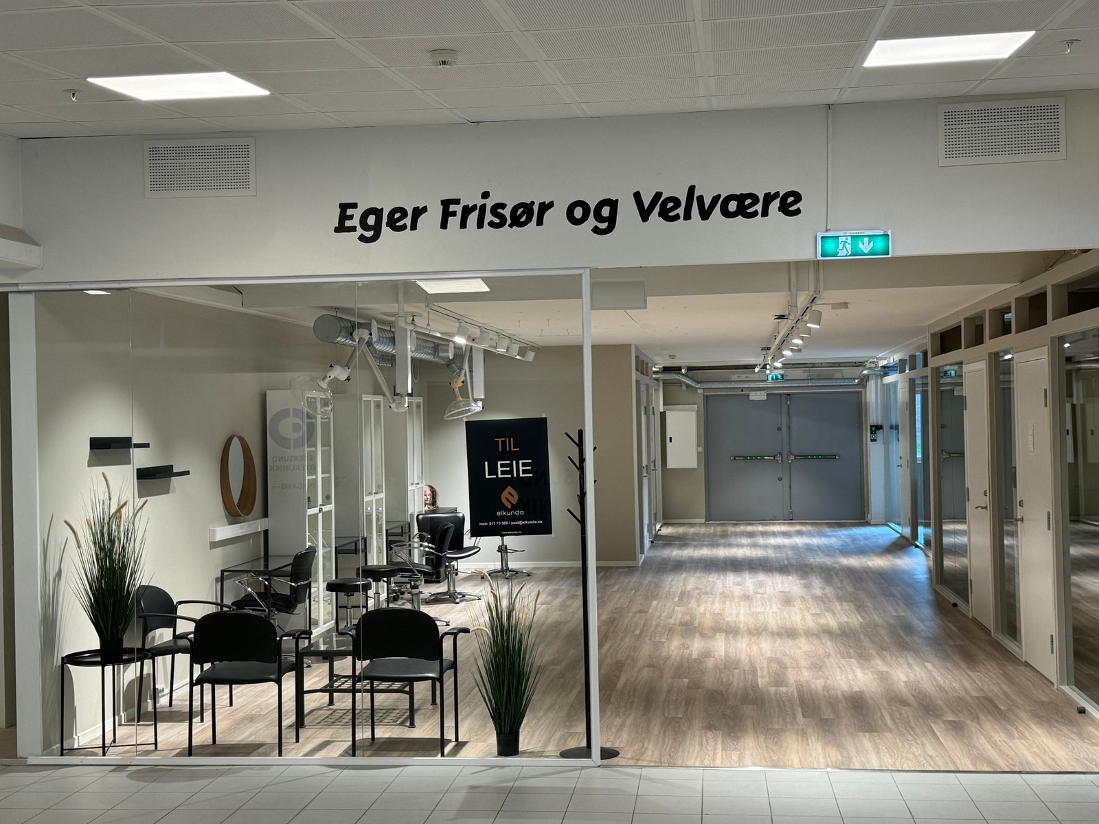 LEDIG! Eger Frisør & Velværesalong - Her kan en leie en frisørstol, eller eget lukket lokale til å drive innen velvære. Vi har idag 1 firsør & 1 make-up artist som du kan bli kollega med. Galleribilde