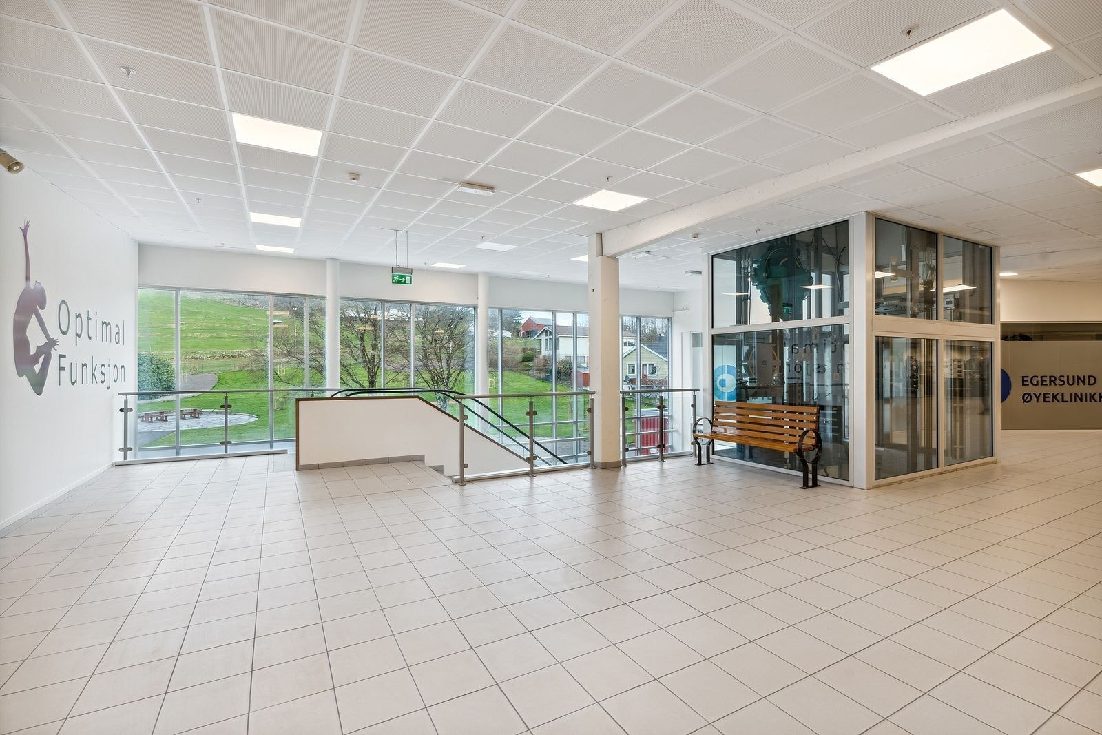 2-dre etasje - her kan en ta vanlig trapp, rulletrapp eller heis. Galleribilde