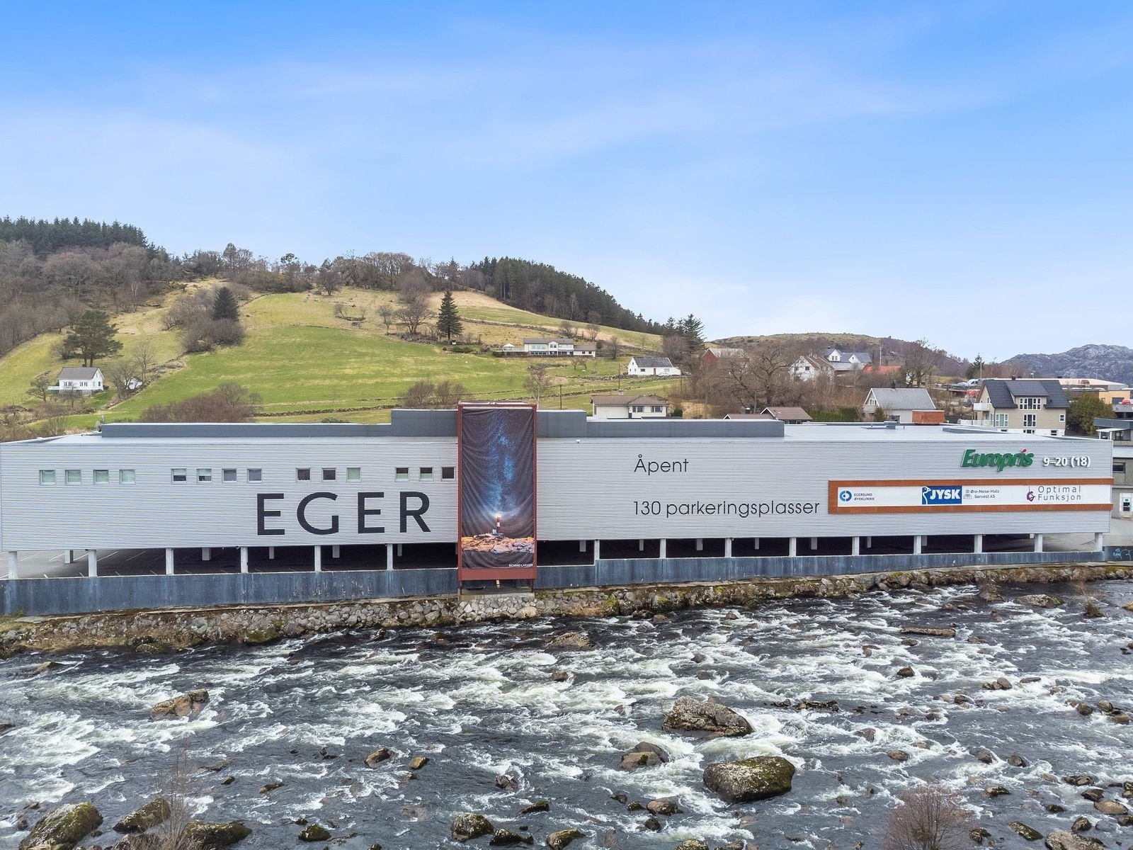 God eksponering til trafikk på vei inn til sentrum Galleribilde