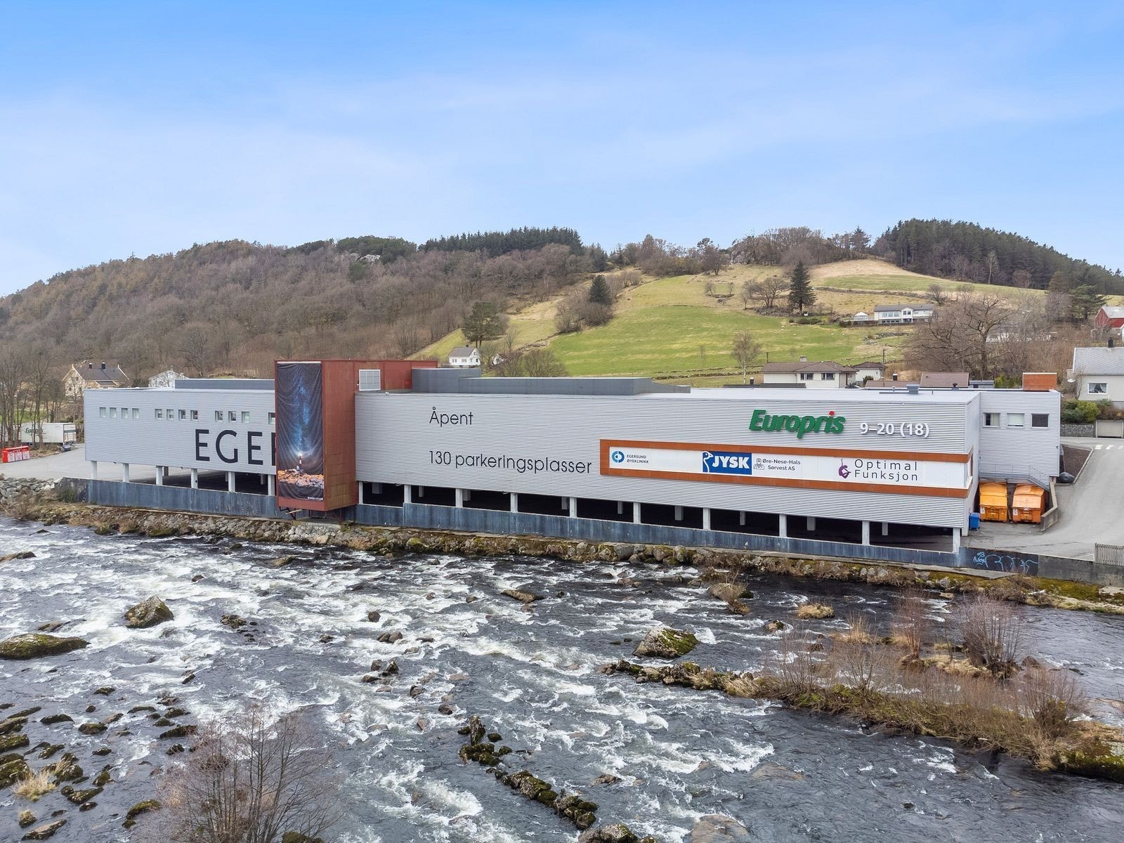 Hele området i bakgrunnen er planlagt til ny bydel med videregående skole. Se illustrasjonen på de neste bildene. Galleribilde