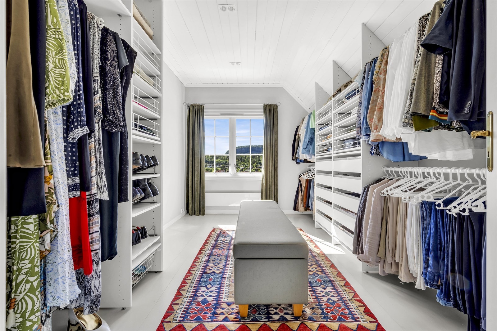 Garderoberom som også kan omgjøres til et fjerde soverom Galleribilde