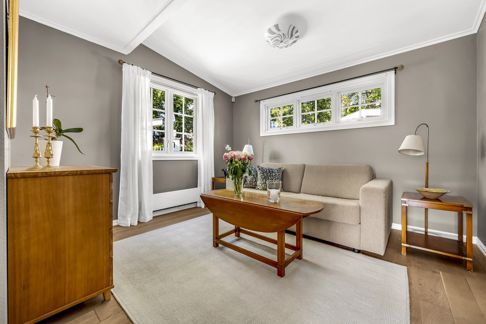 Rom som kan brukes som gjesterom, tv-stue, lekerom eller kontor Galleribilde