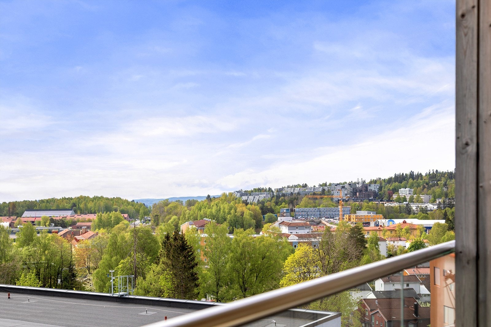 Balkongen har gode solforhold og ingen innsyn Galleribilde