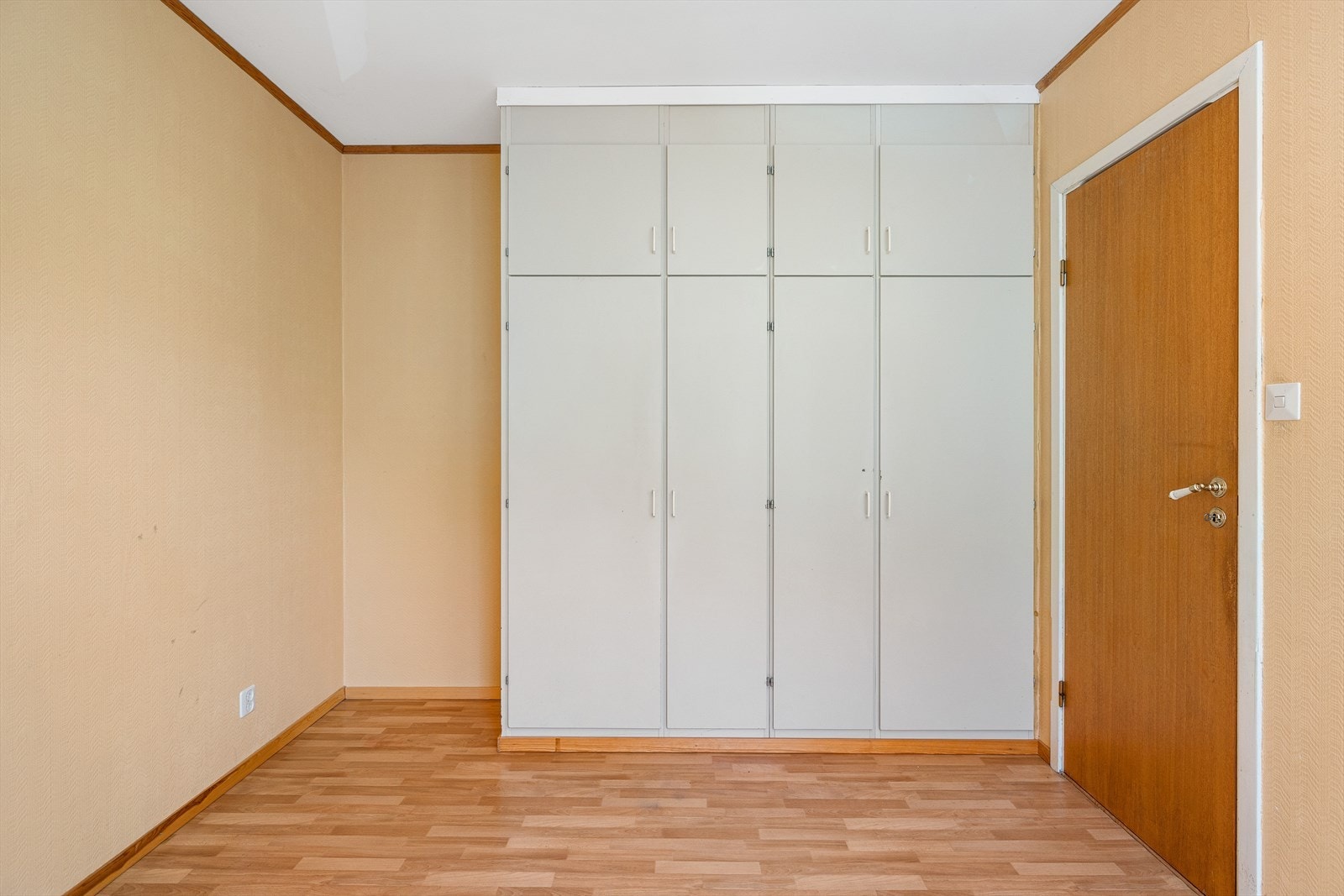 Hovedsoverom med god plass til dobbeltseng og garderobe Galleribilde