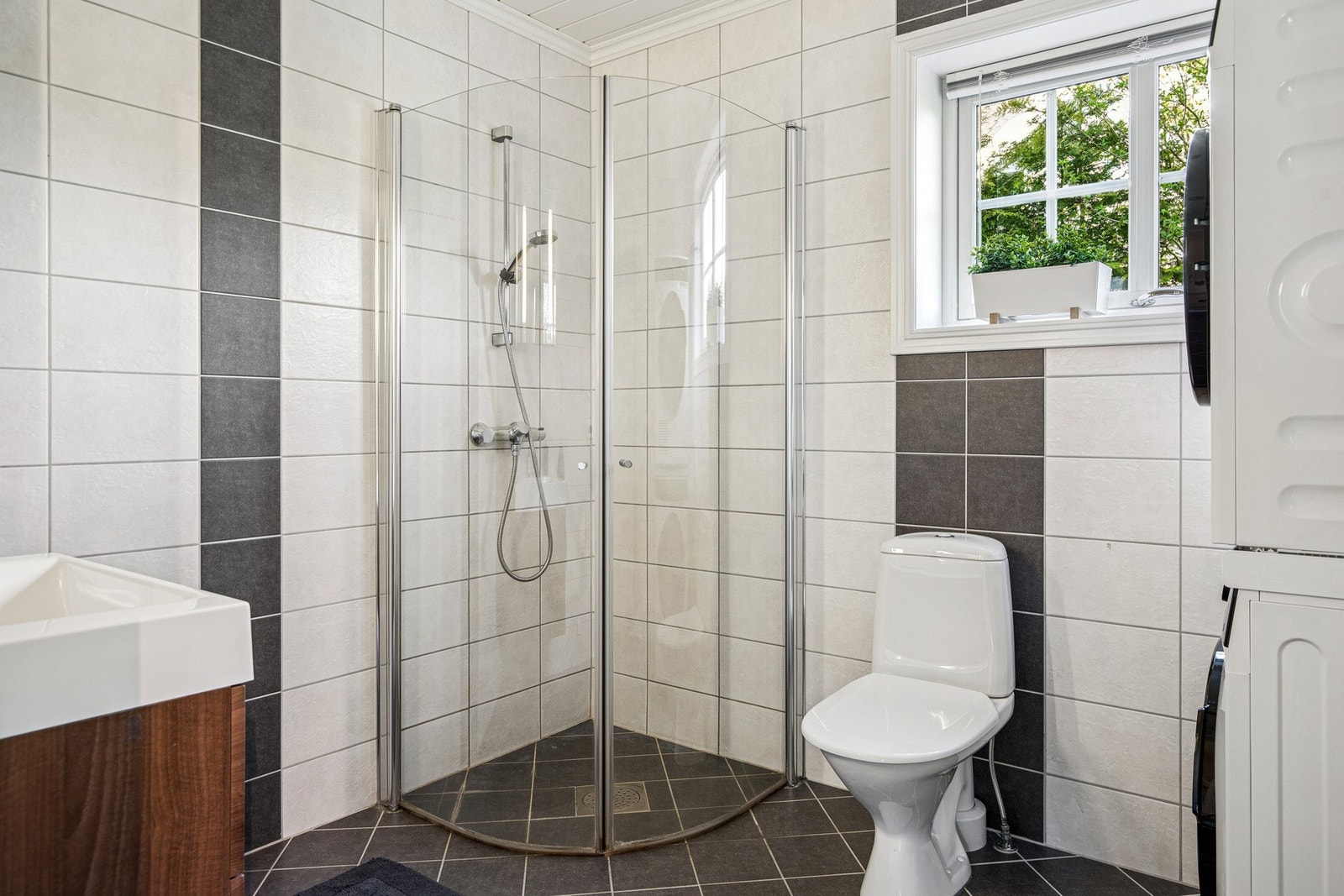 Begge bad har i tillegg gulvvarme for ekstra komfort. Galleribilde